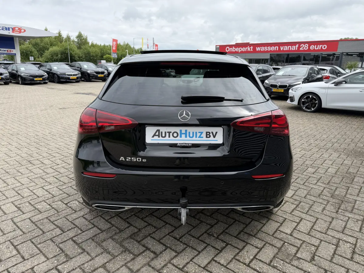 250 e Luxury Line Panoramadak Trekhaak Stuurwielverwarming Carplay ACC 360 gr Camera