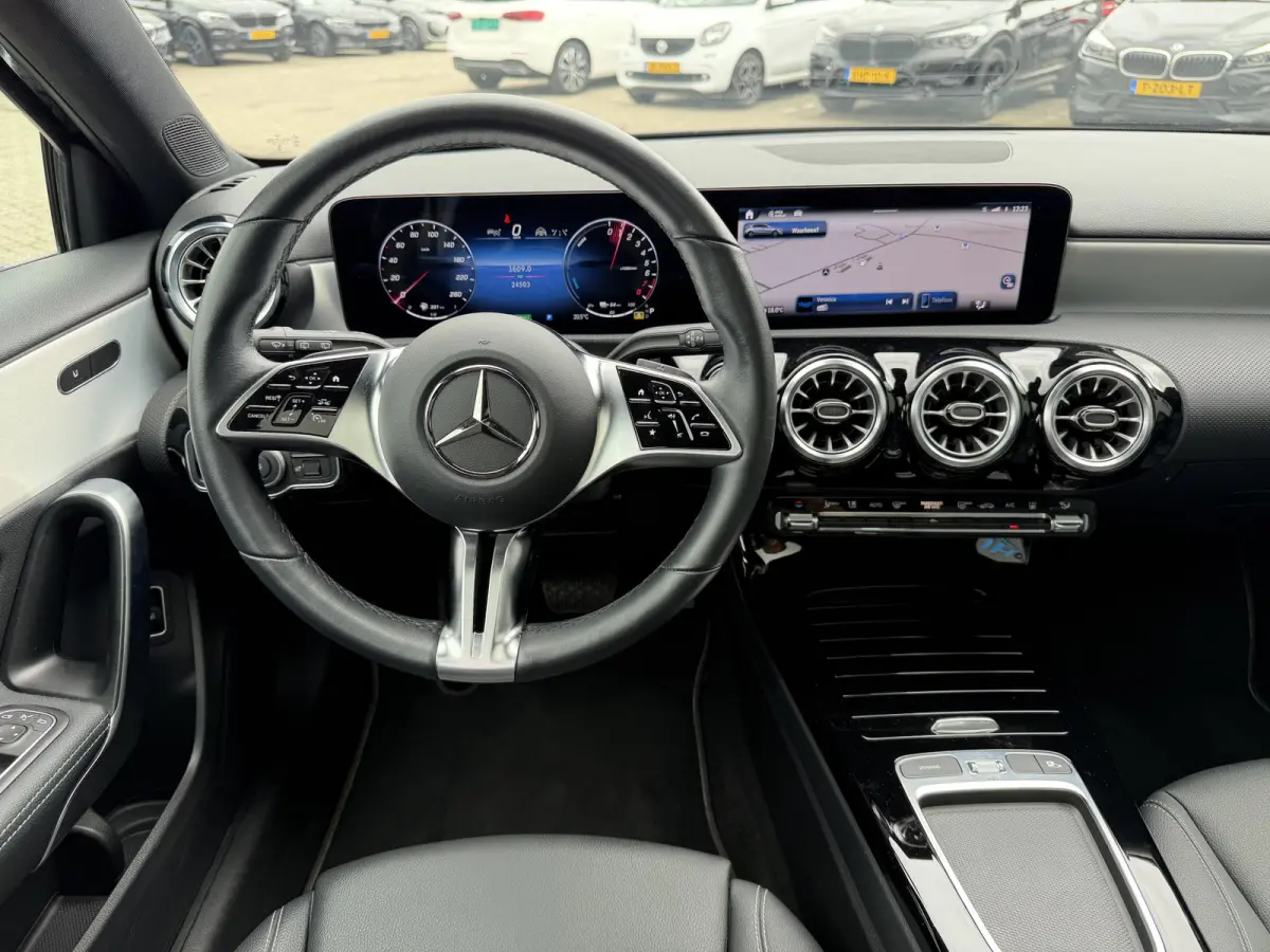 250 e Luxury Line Panoramadak Trekhaak Stuurwielverwarming Carplay ACC 360 gr Camera