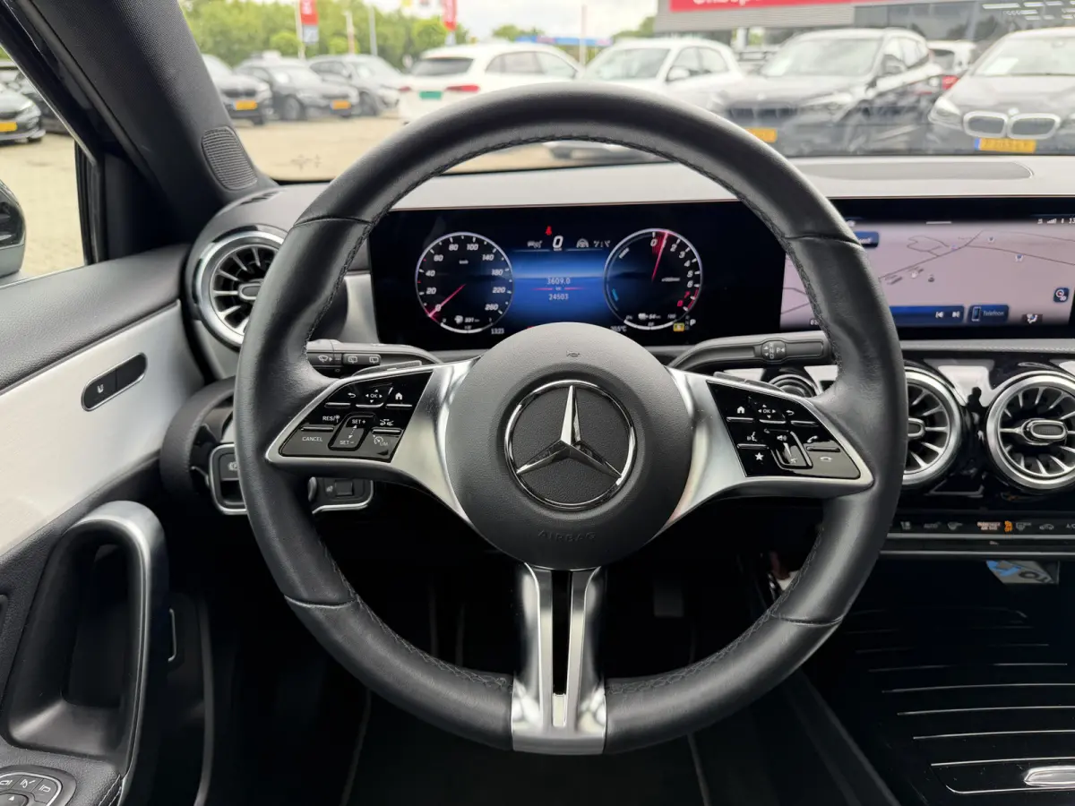 250 e Luxury Line Panoramadak Trekhaak Stuurwielverwarming Carplay ACC 360 gr Camera
