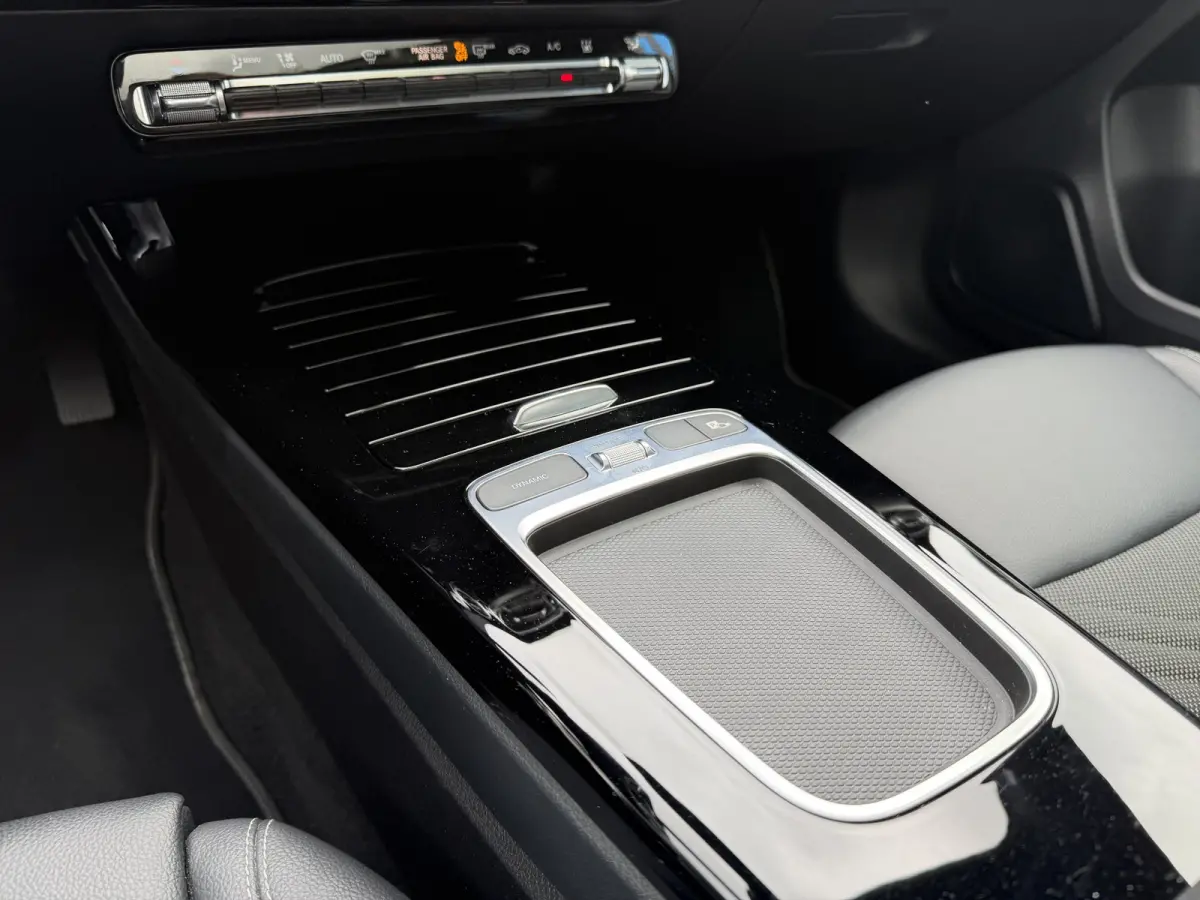250 e Luxury Line Panoramadak Trekhaak Stuurwielverwarming Carplay ACC 360 gr Camera