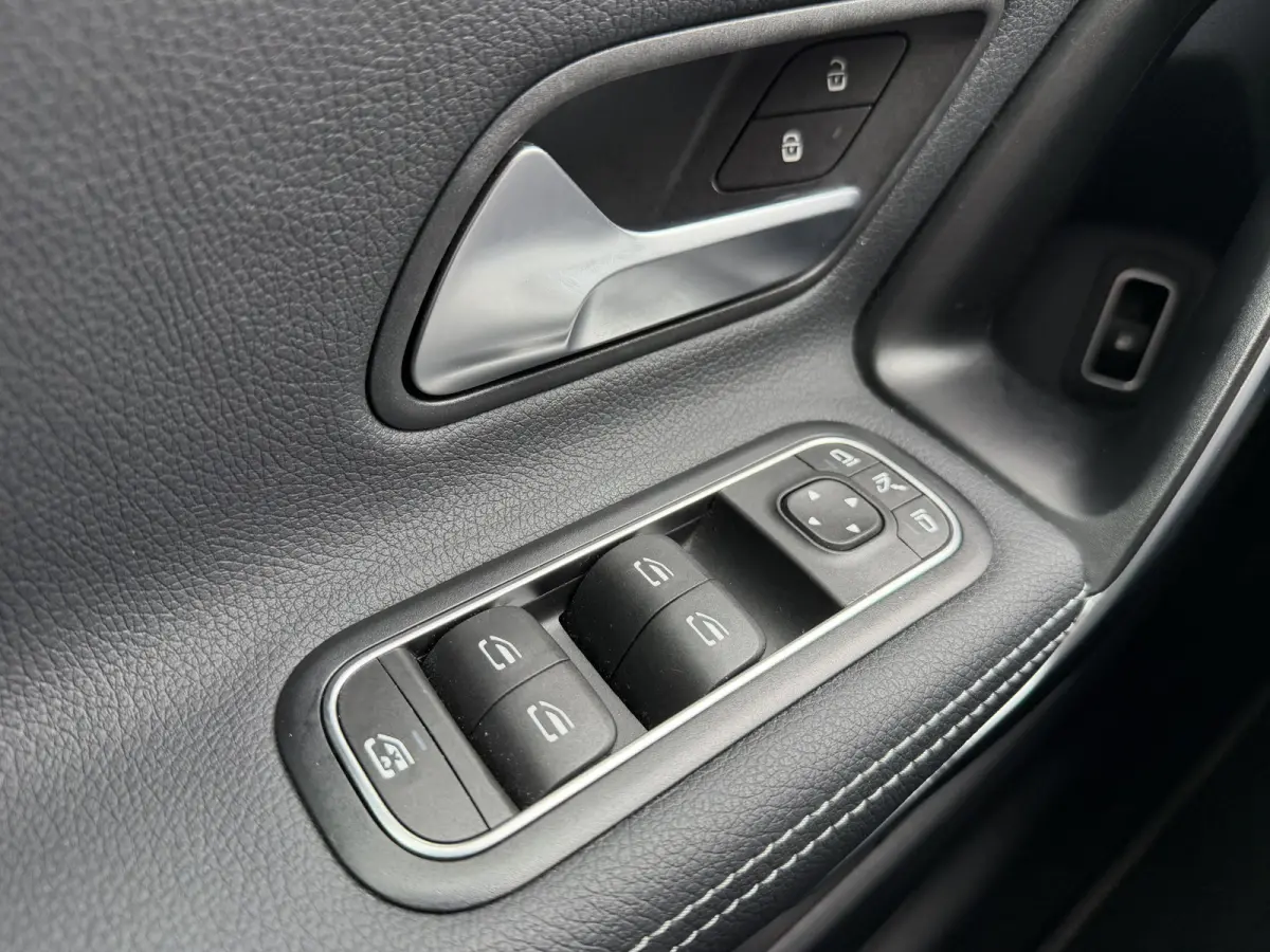 250 e Luxury Line Panoramadak Trekhaak Stuurwielverwarming Carplay ACC 360 gr Camera
