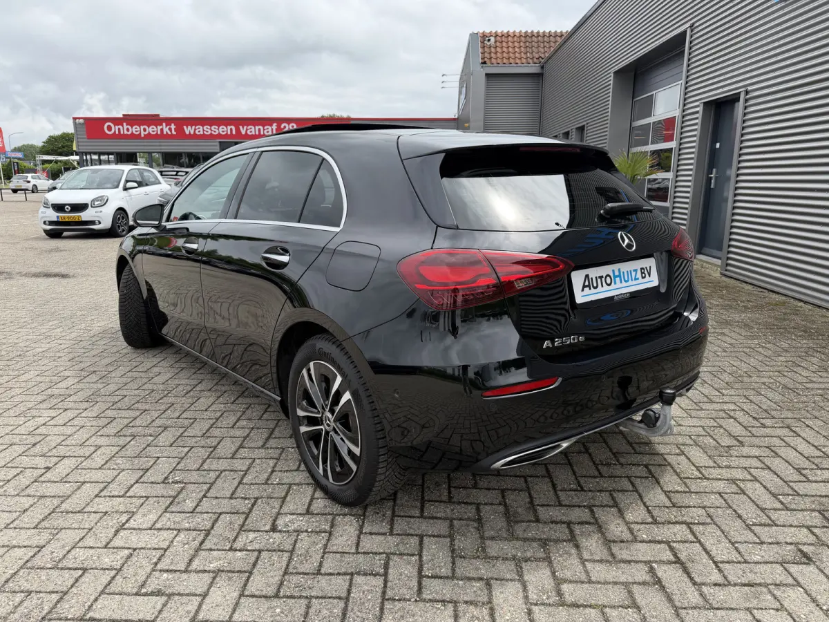 250 e Luxury Line Panoramadak Trekhaak Stuurwielverwarming Carplay ACC 360 gr Camera