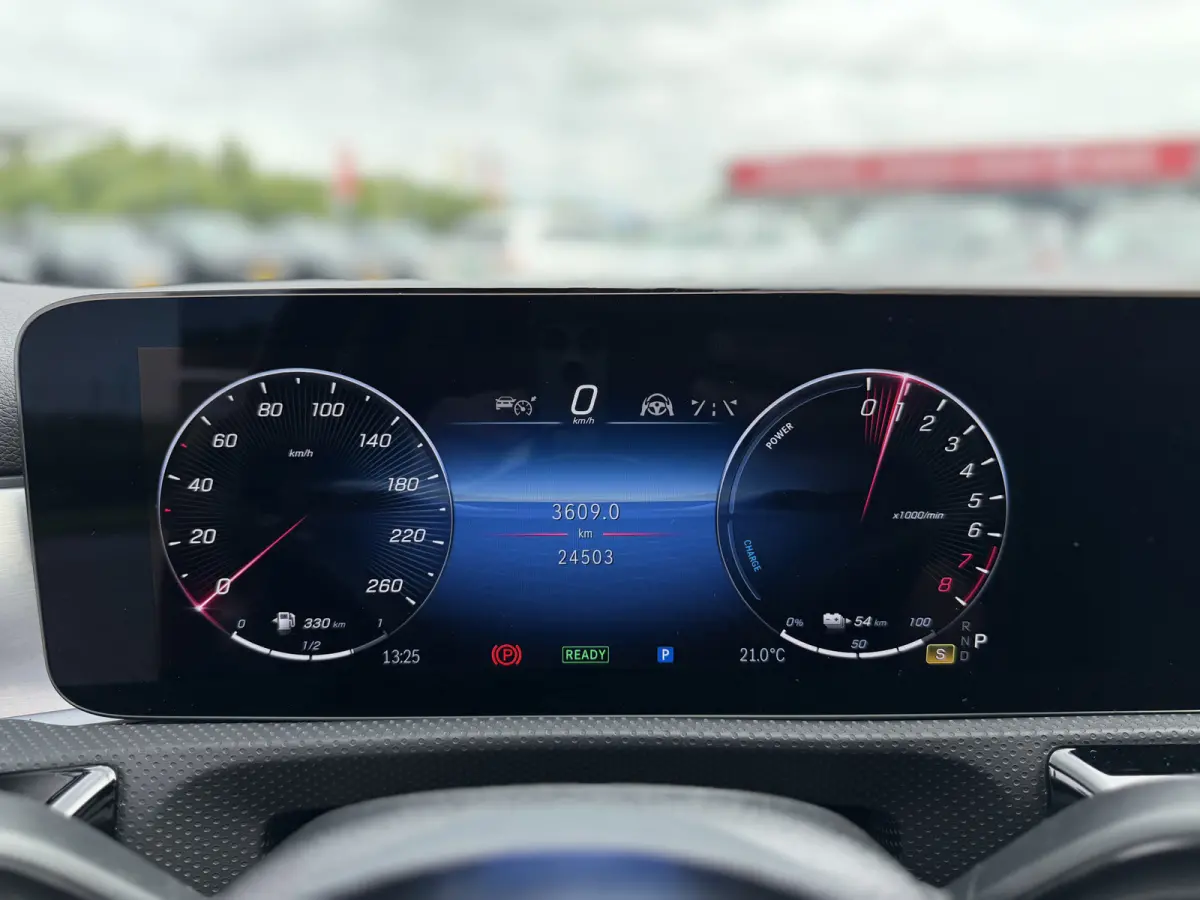 250 e Luxury Line Panoramadak Trekhaak Stuurwielverwarming Carplay ACC 360 gr Camera