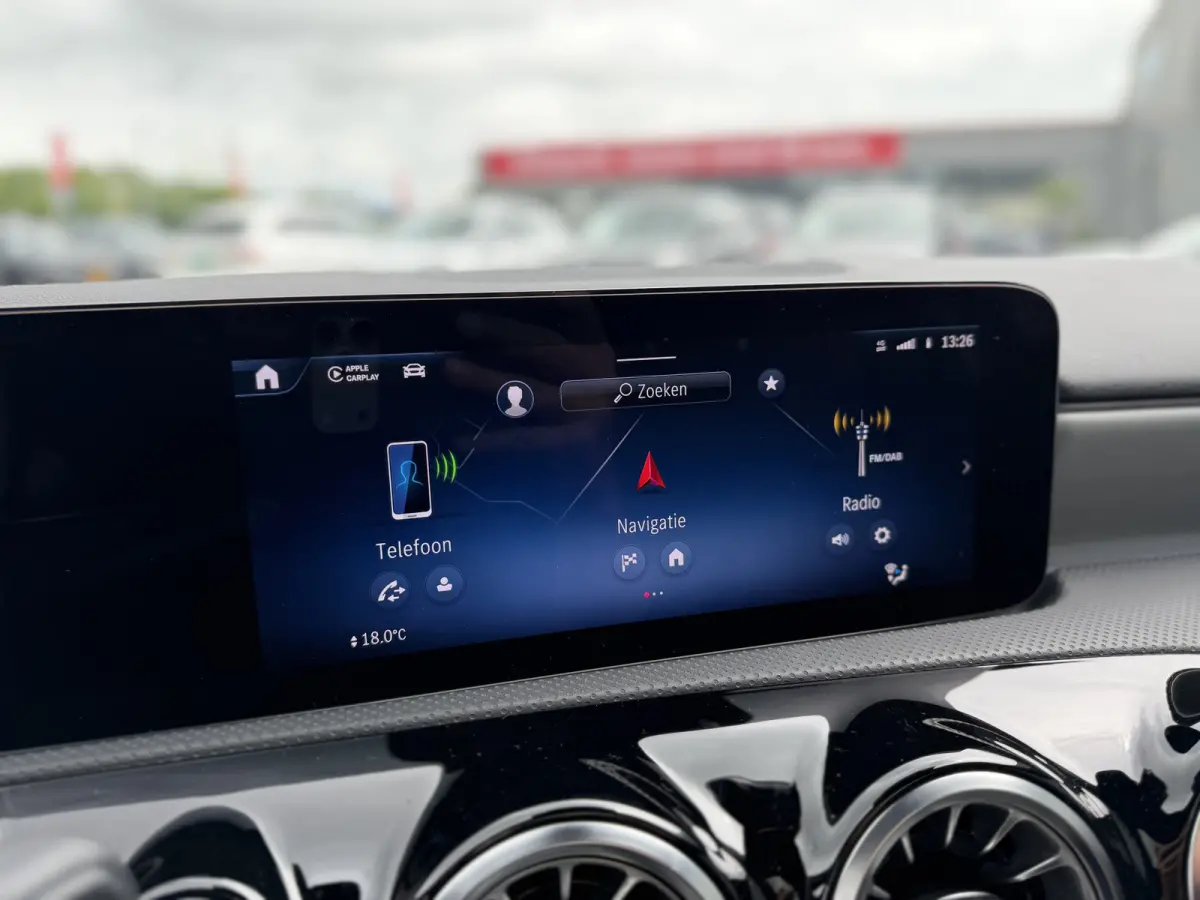 250 e Luxury Line Panoramadak Trekhaak Stuurwielverwarming Carplay ACC 360 gr Camera