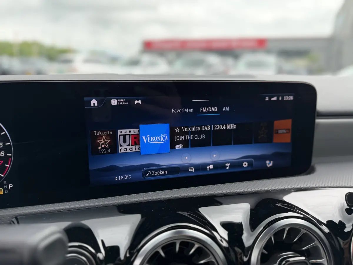 250 e Luxury Line Panoramadak Trekhaak Stuurwielverwarming Carplay ACC 360 gr Camera