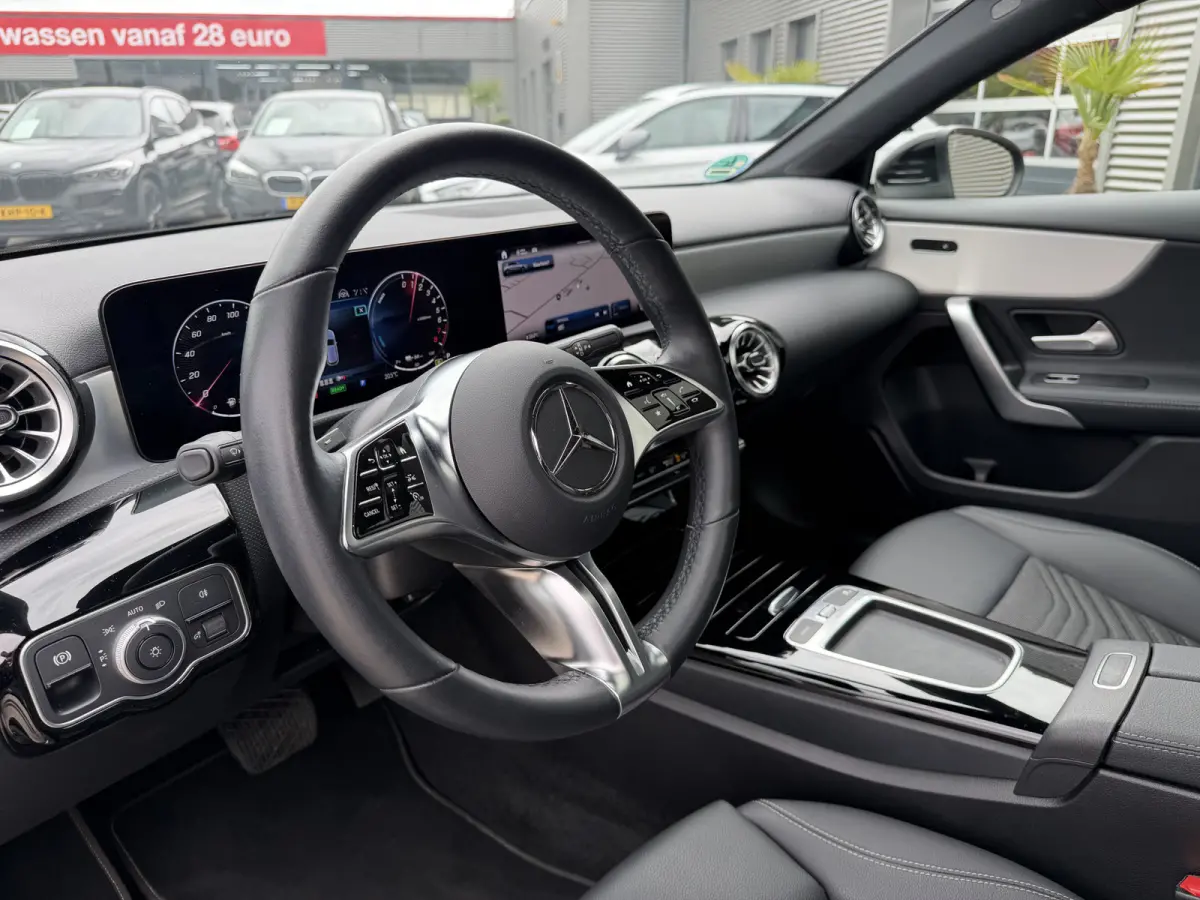 250 e Luxury Line Panoramadak Trekhaak Stuurwielverwarming Carplay ACC 360 gr Camera