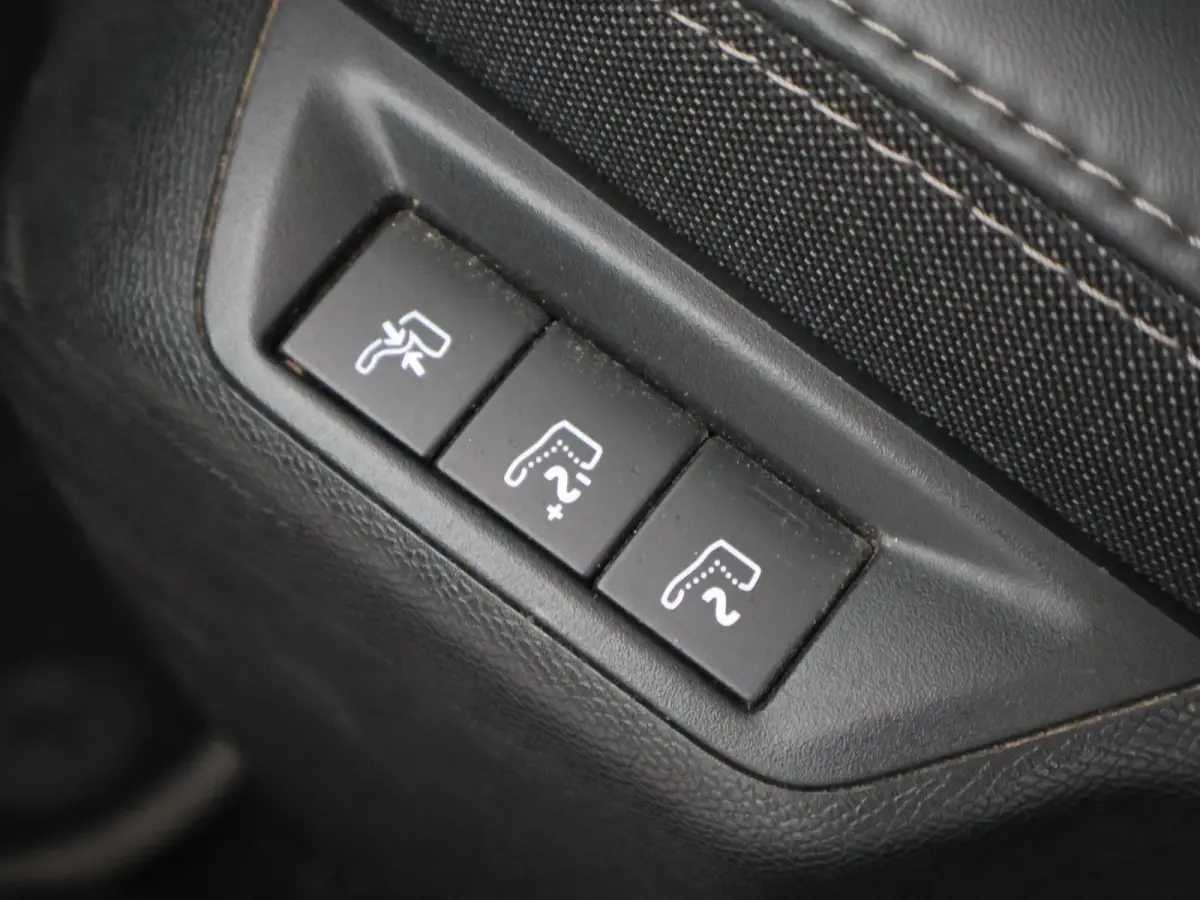 1.6 BLUEHDI BL PREMIUM + MASSAGE | STOELVERW. | DAB | CARPLAY | PANORAMA