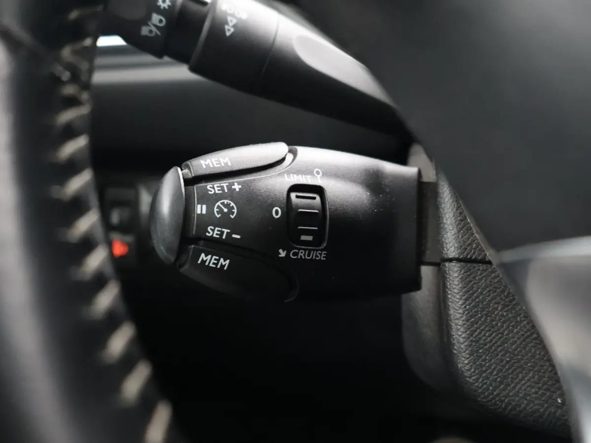 1.6 BLUEHDI BL PREMIUM + MASSAGE | STOELVERW. | DAB | CARPLAY | PANORAMA