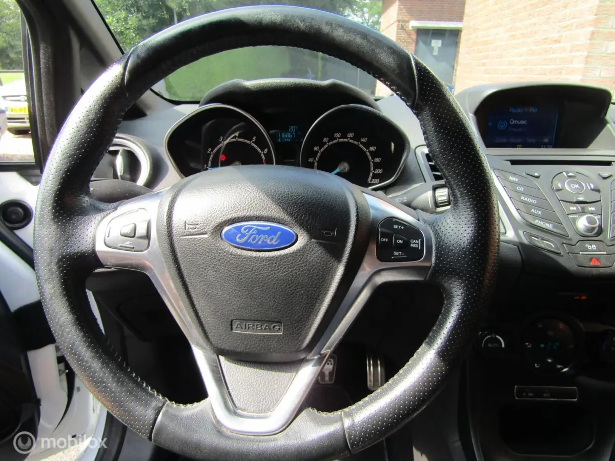 1.0 EcoBoost ST Line 8-2016 met maar 116867 km!