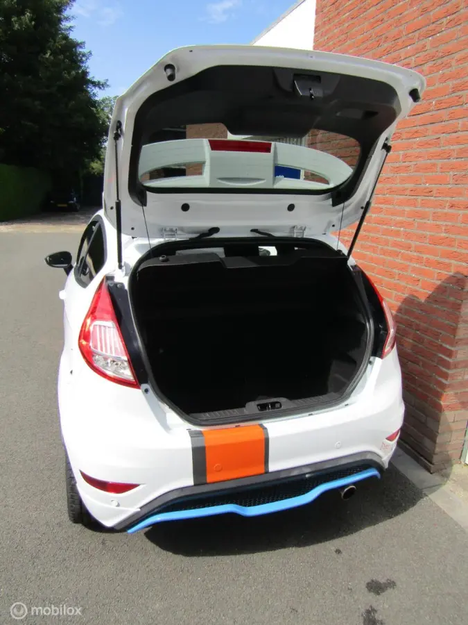 1.0 EcoBoost ST Line 8-2016 met maar 116867 km!
