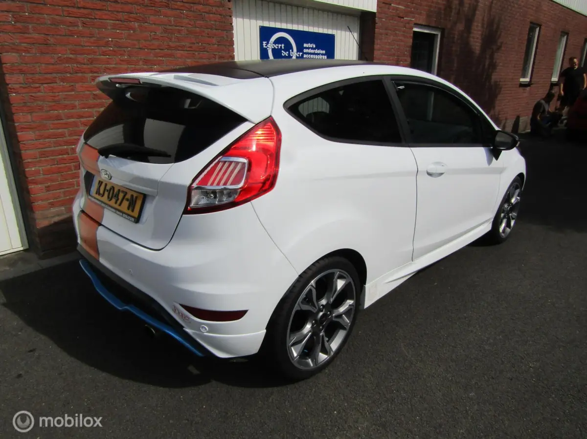 1.0 EcoBoost ST Line 8-2016 met maar 116867 km!