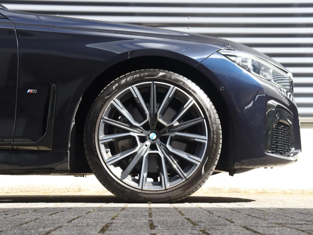 Sedan 745e High Executive | M Sportpakket | Head-Up | Driving Assistant Prof. | Harman Kardon | Soft Close | Stoelventilatie | Parking Assistant Plus | SOH 96% | 20'' LMV