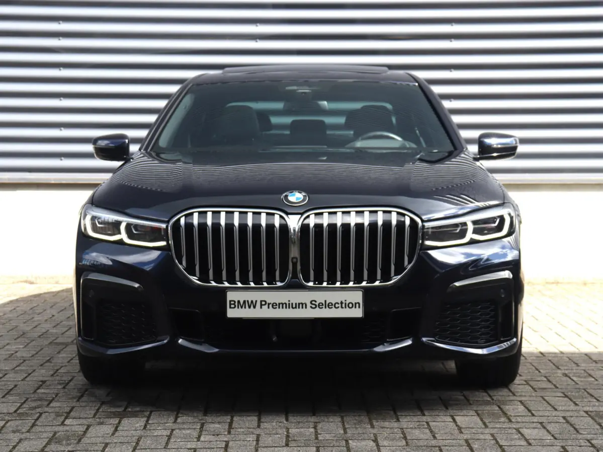 Sedan 745e High Executive | M Sportpakket | Head-Up | Driving Assistant Prof. | Harman Kardon | Soft Close | Stoelventilatie | Parking Assistant Plus | SOH 96% | 20'' LMV