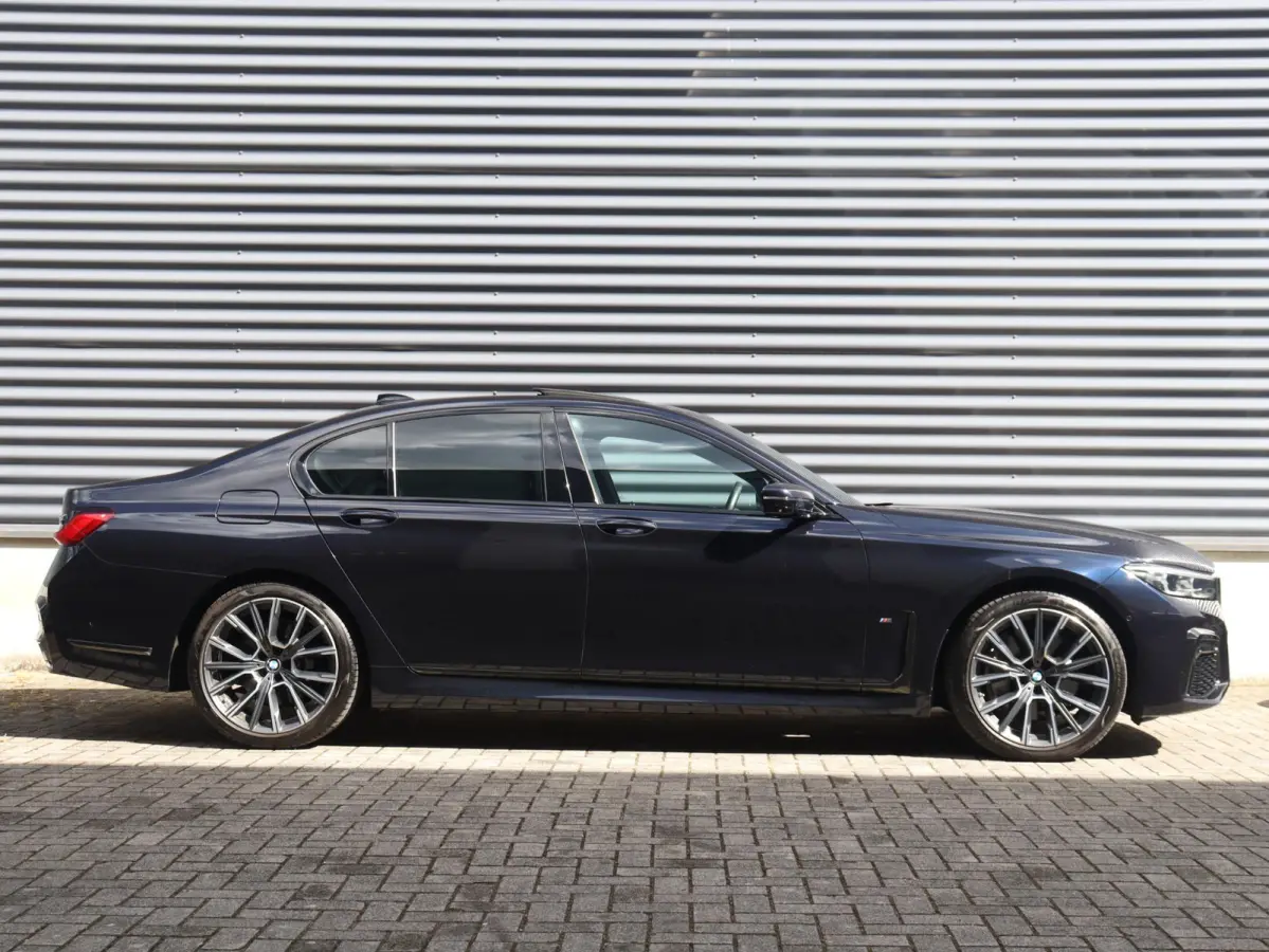 Sedan 745e High Executive | M Sportpakket | Head-Up | Driving Assistant Prof. | Harman Kardon | Soft Close | Stoelventilatie | Parking Assistant Plus | SOH 96% | 20'' LMV