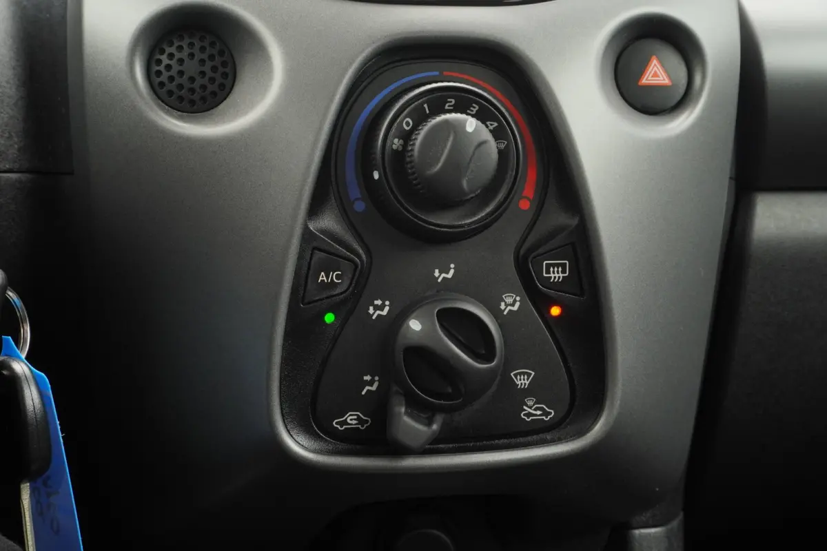 1.0 VVT-i x-play+Airco+Apple-careplay+camera+elek-pakket = ORIG/NL = TOP !!