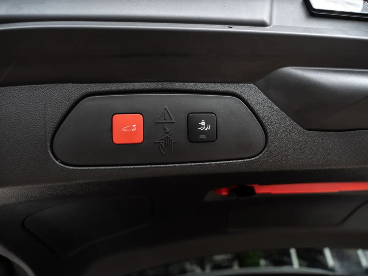 1.6 Turbo Plug-In Hybrid 4x4 300PK GSe | Two-Tone | Trekhaak | Winter Pack | BTW