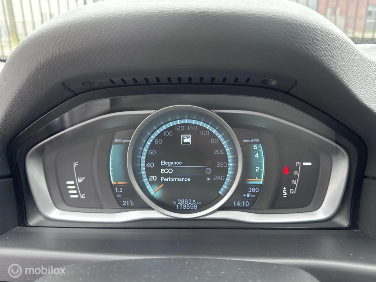 T4 Momentum|Automaat|Standkachel|Trekhaak|Leder|Navi|