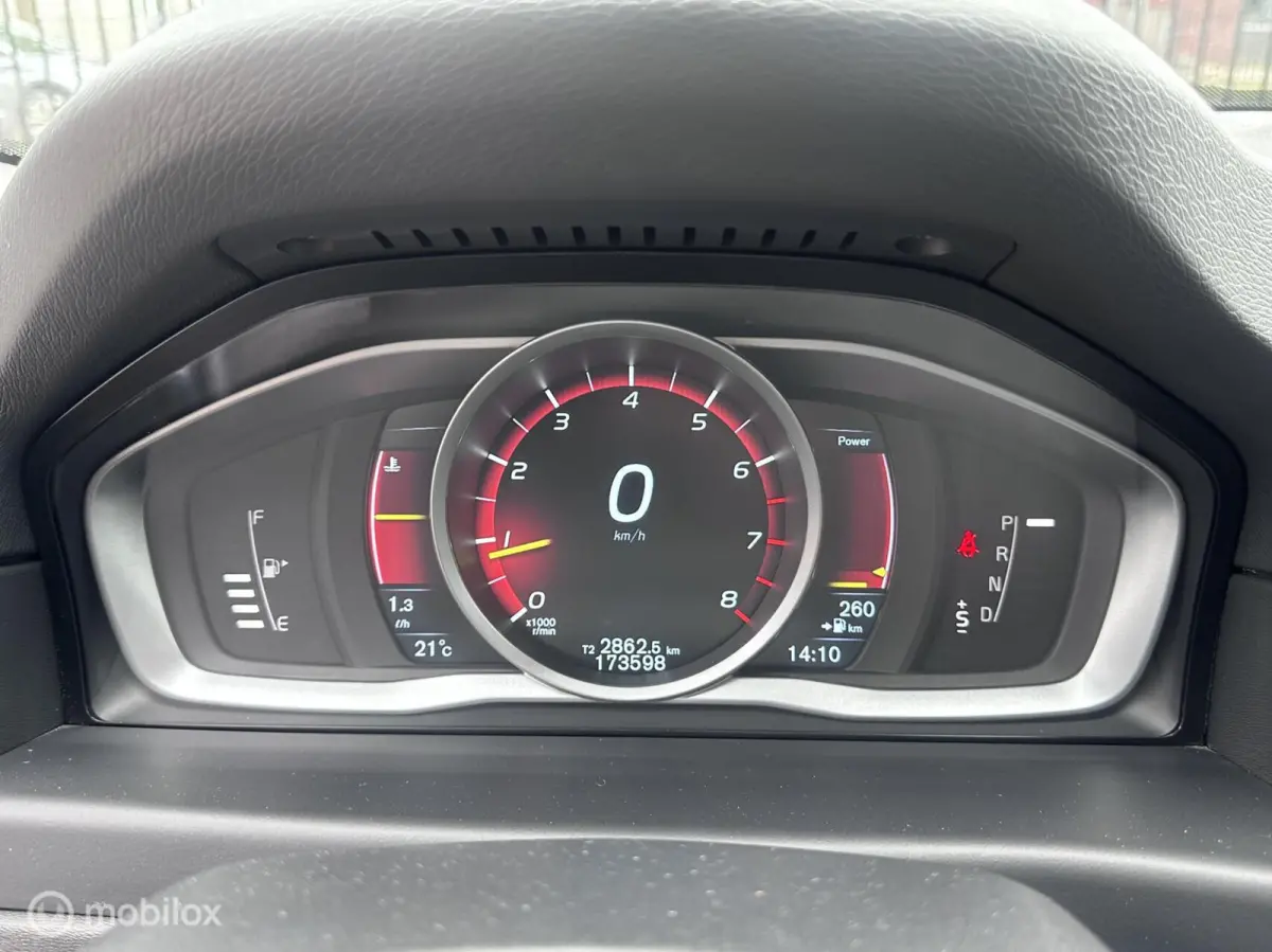 T4 Momentum|Automaat|Standkachel|Trekhaak|Leder|Navi|
