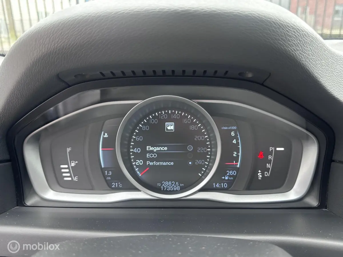 T4 Momentum|Automaat|Standkachel|Trekhaak|Leder|Navi|