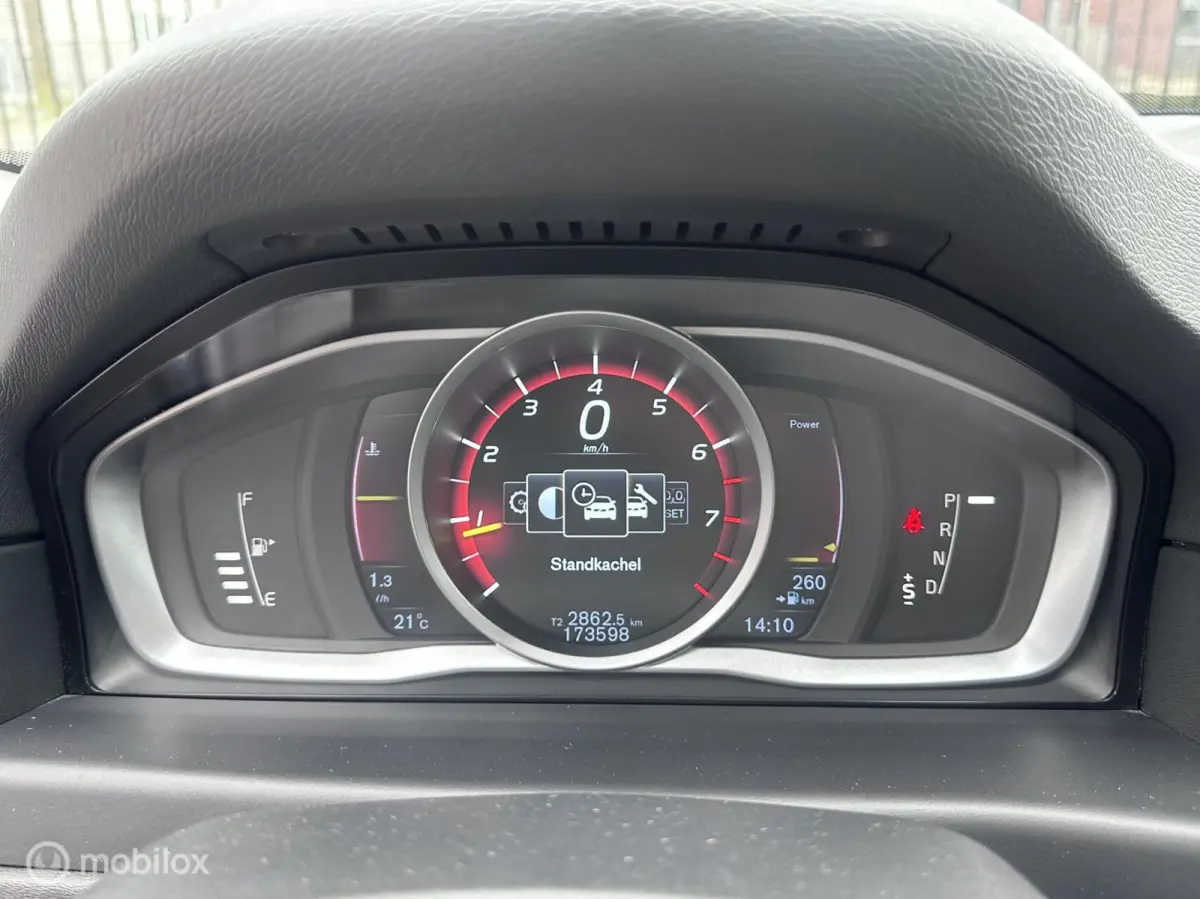 T4 Momentum|Automaat|Standkachel|Trekhaak|Leder|Navi|