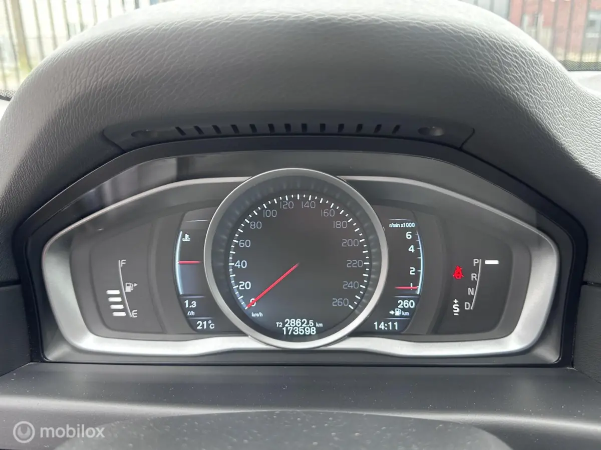 T4 Momentum|Automaat|Standkachel|Trekhaak|Leder|Navi|