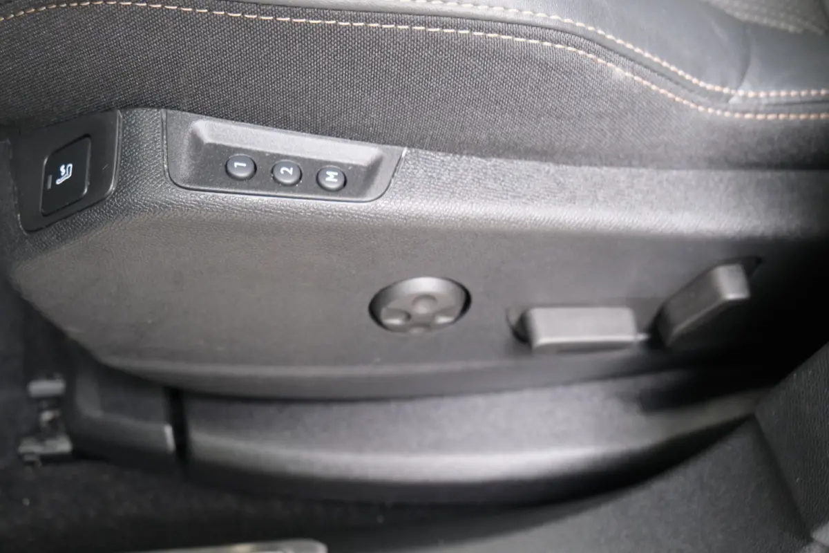 1.6 HYbrid 225 GT Automaat - N.A.P. Airco, Cruise, Camera, Virtual Display, Stoelverwarming.