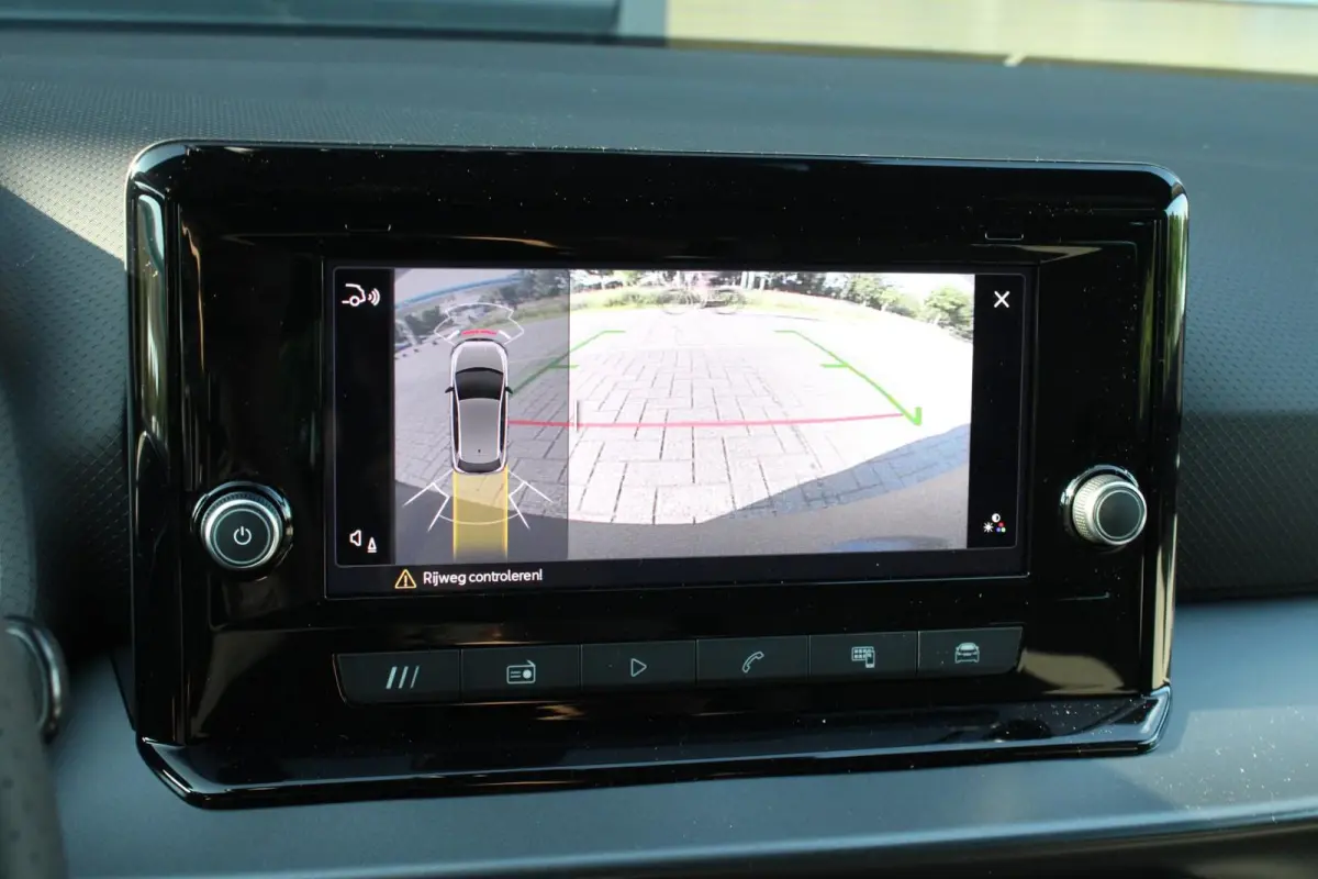 1.0 EcoTSI 95pk FR Business Connect | Achteruitrijcamera | Stoelverwarming
