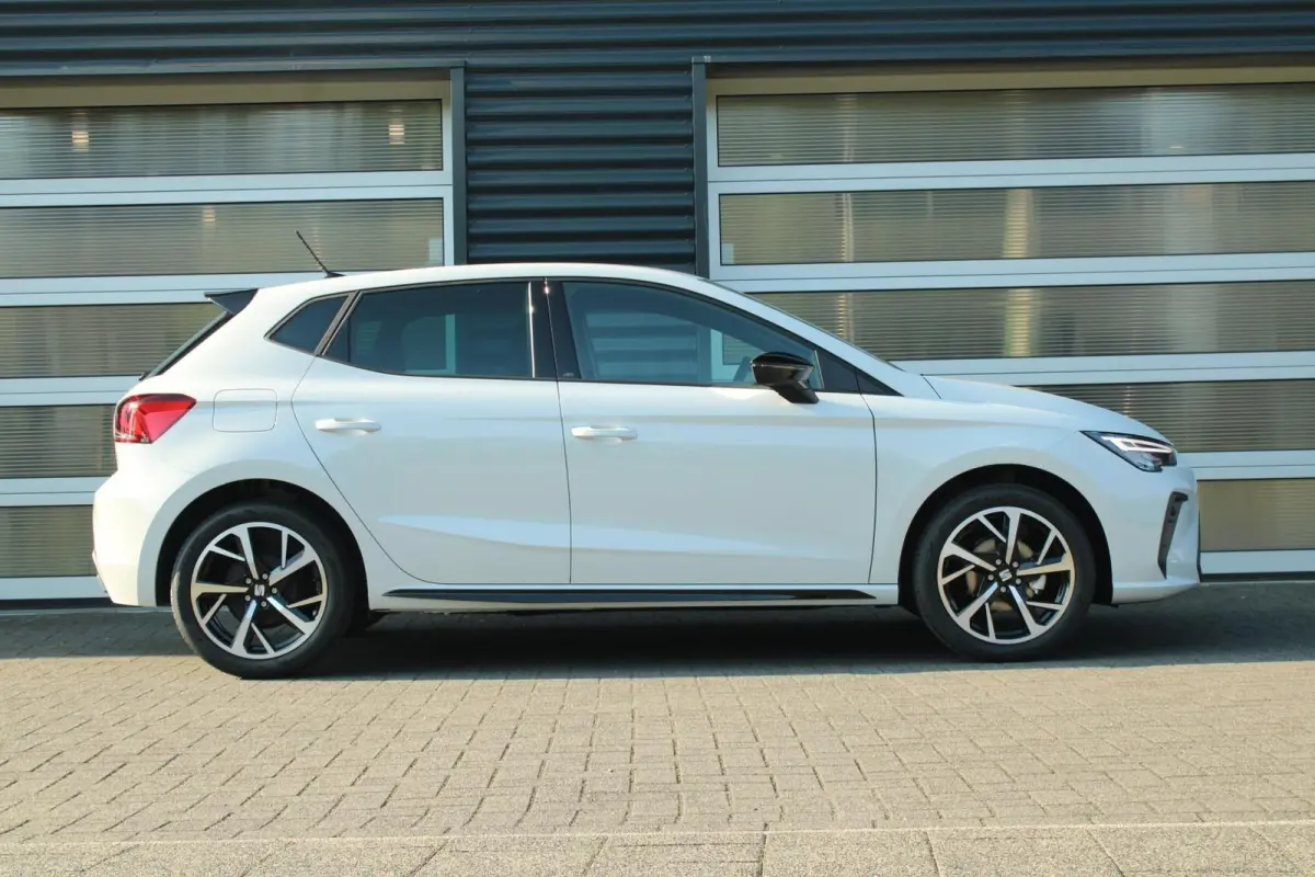 1.0 EcoTSI 95pk FR Business Connect | Achteruitrijcamera | Stoelverwarming
