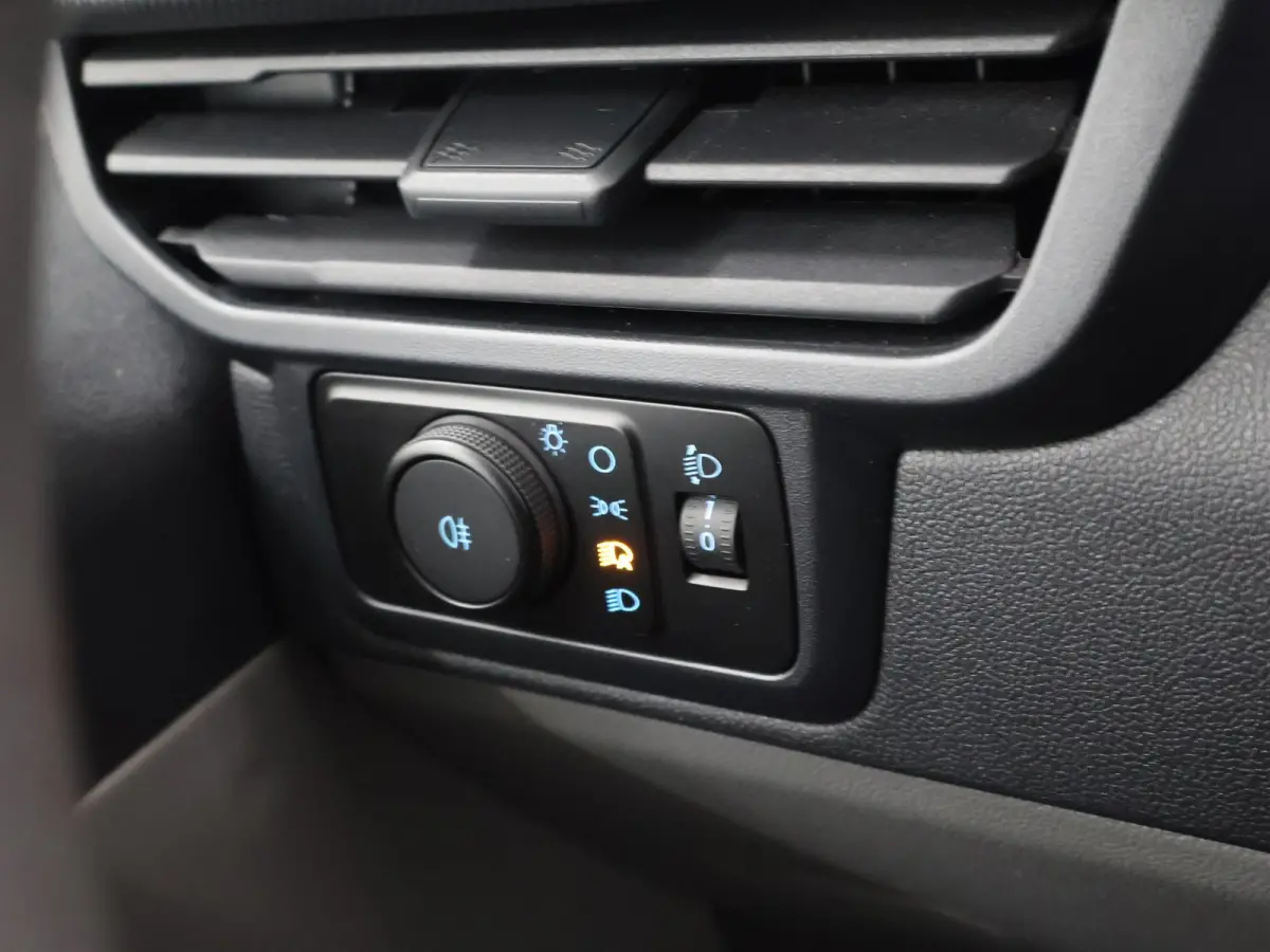 300 | 2.0 TDCI | L2 H1 | TREND | NAVIGATIE | PARKEERCAMERA | CRUISE CONTROL | APPLE CARPLAY | 3-ZITS |