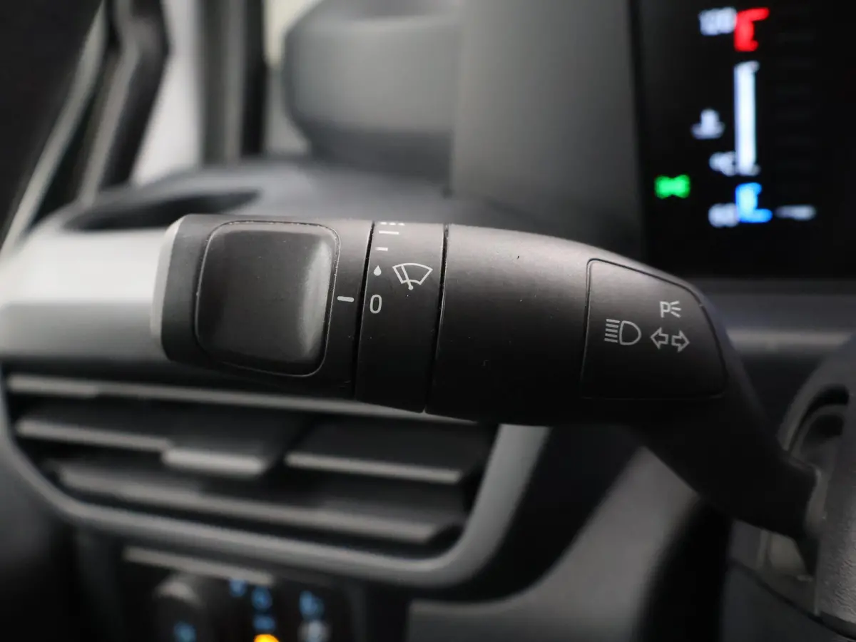 300 | 2.0 TDCI | L2 H1 | TREND | NAVIGATIE | PARKEERCAMERA | CRUISE CONTROL | APPLE CARPLAY | 3-ZITS |