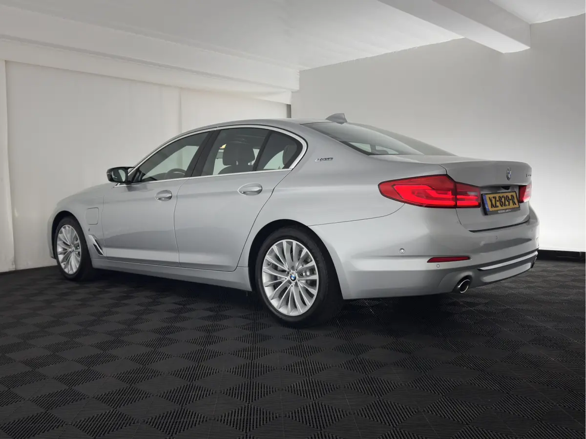 530e iPerformance High Executive (Plug-in) Aut.*PANO | LEATHER | FULL-LED | TOPVIEW | KEYLESS | HARMAN/KARDON | BLINDSPOT | MEMORY-PACK | HEATED-COMFORTSEATS | DIGI-COCKPIT | AMBIENTLIGHT | 