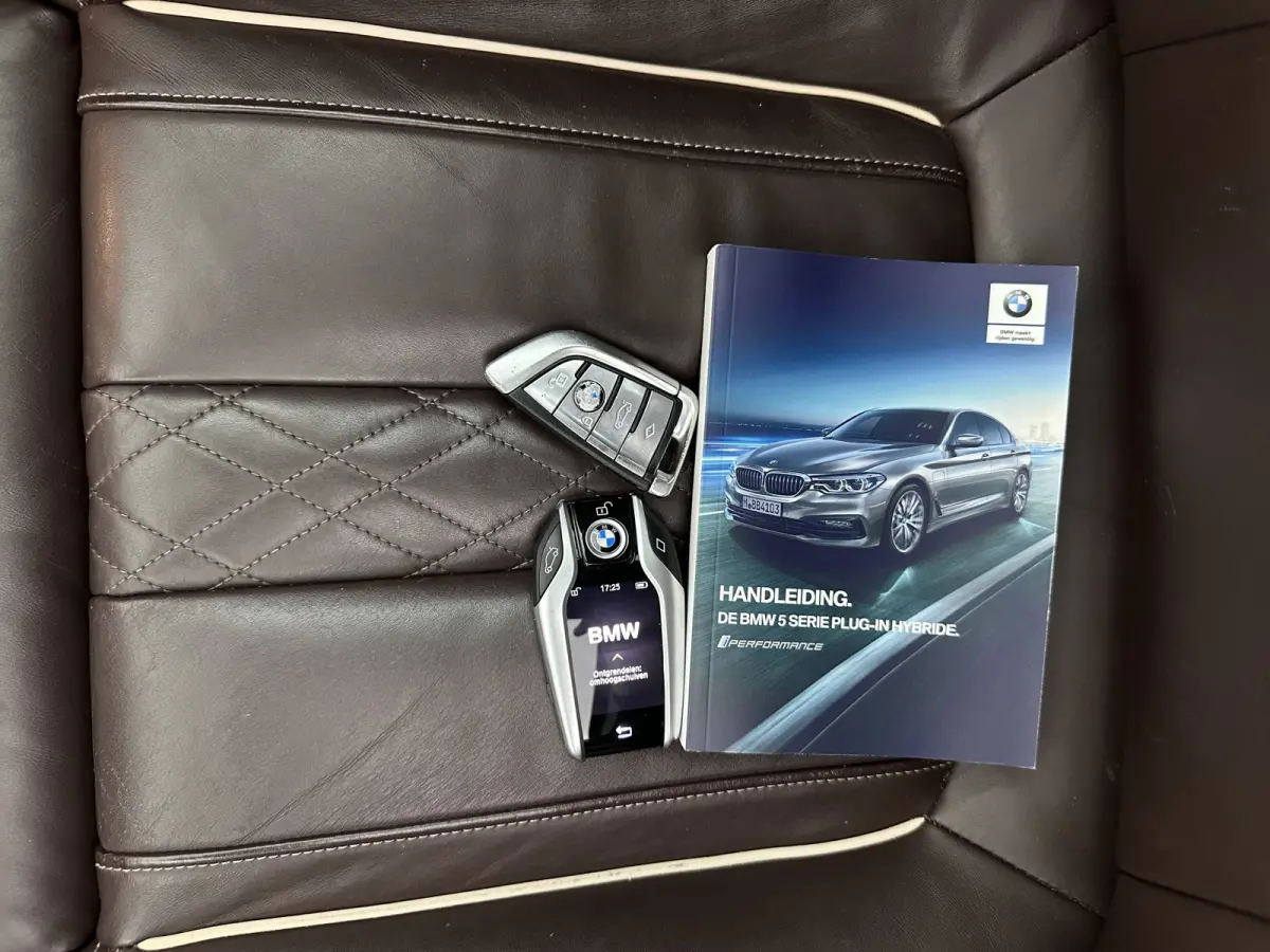 530e iPerformance High Executive (Plug-in) Aut.*PANO | LEATHER | FULL-LED | TOPVIEW | KEYLESS | HARMAN/KARDON | BLINDSPOT | MEMORY-PACK | HEATED-COMFORTSEATS | DIGI-COCKPIT | AMBIENTLIGHT | 