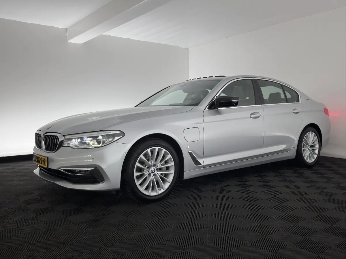 530e iPerformance High Executive (Plug-in) Aut.*PANO | LEATHER | FULL-LED | TOPVIEW | KEYLESS | HARMAN/KARDON | BLINDSPOT | MEMORY-PACK | HEATED-COMFORTSEATS | DIGI-COCKPIT | AMBIENTLIGHT | 