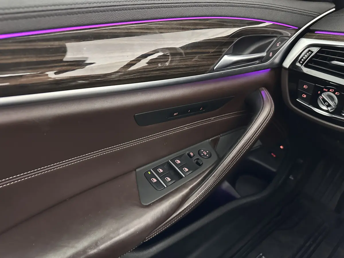 530e iPerformance High Executive (Plug-in) Aut.*PANO | LEATHER | FULL-LED | TOPVIEW | KEYLESS | HARMAN/KARDON | BLINDSPOT | MEMORY-PACK | HEATED-COMFORTSEATS | DIGI-COCKPIT | AMBIENTLIGHT | 