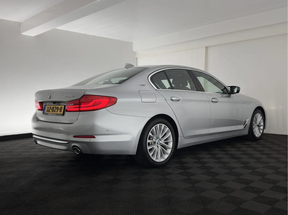 530e iPerformance High Executive (Plug-in) Aut.*PANO | LEATHER | FULL-LED | TOPVIEW | KEYLESS | HARMAN/KARDON | BLINDSPOT | MEMORY-PACK | HEATED-COMFORTSEATS | DIGI-COCKPIT | AMBIENTLIGHT | 