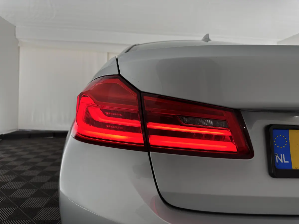 530e iPerformance High Executive (Plug-in) Aut.*PANO | LEATHER | FULL-LED | TOPVIEW | KEYLESS | HARMAN/KARDON | BLINDSPOT | MEMORY-PACK | HEATED-COMFORTSEATS | DIGI-COCKPIT | AMBIENTLIGHT | 