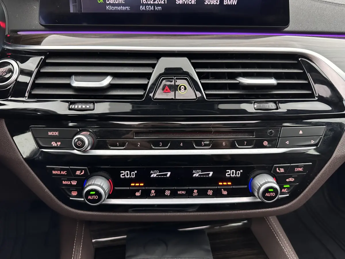 530e iPerformance High Executive (Plug-in) Aut.*PANO | LEATHER | FULL-LED | TOPVIEW | KEYLESS | HARMAN/KARDON | BLINDSPOT | MEMORY-PACK | HEATED-COMFORTSEATS | DIGI-COCKPIT | AMBIENTLIGHT | 