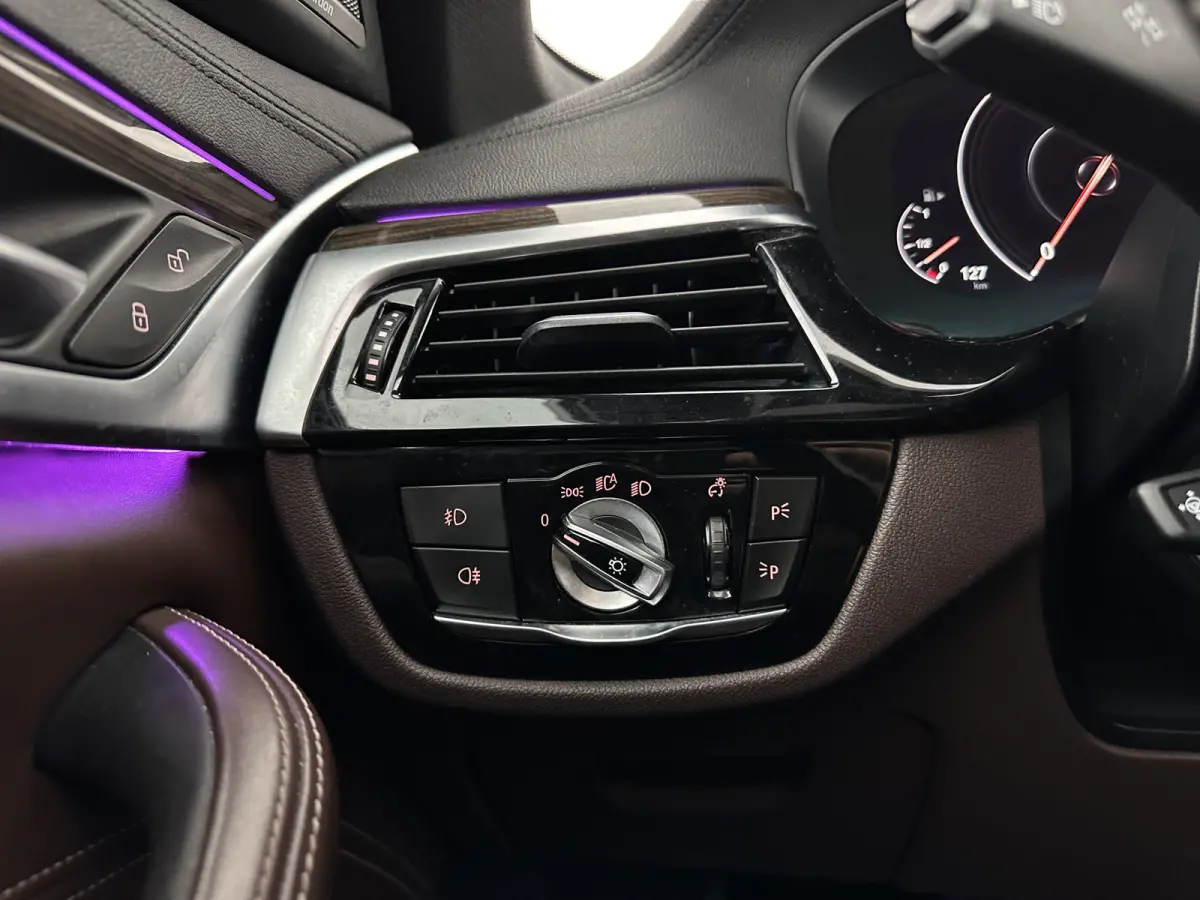 530e iPerformance High Executive (Plug-in) Aut.*PANO | LEATHER | FULL-LED | TOPVIEW | KEYLESS | HARMAN/KARDON | BLINDSPOT | MEMORY-PACK | HEATED-COMFORTSEATS | DIGI-COCKPIT | AMBIENTLIGHT | 