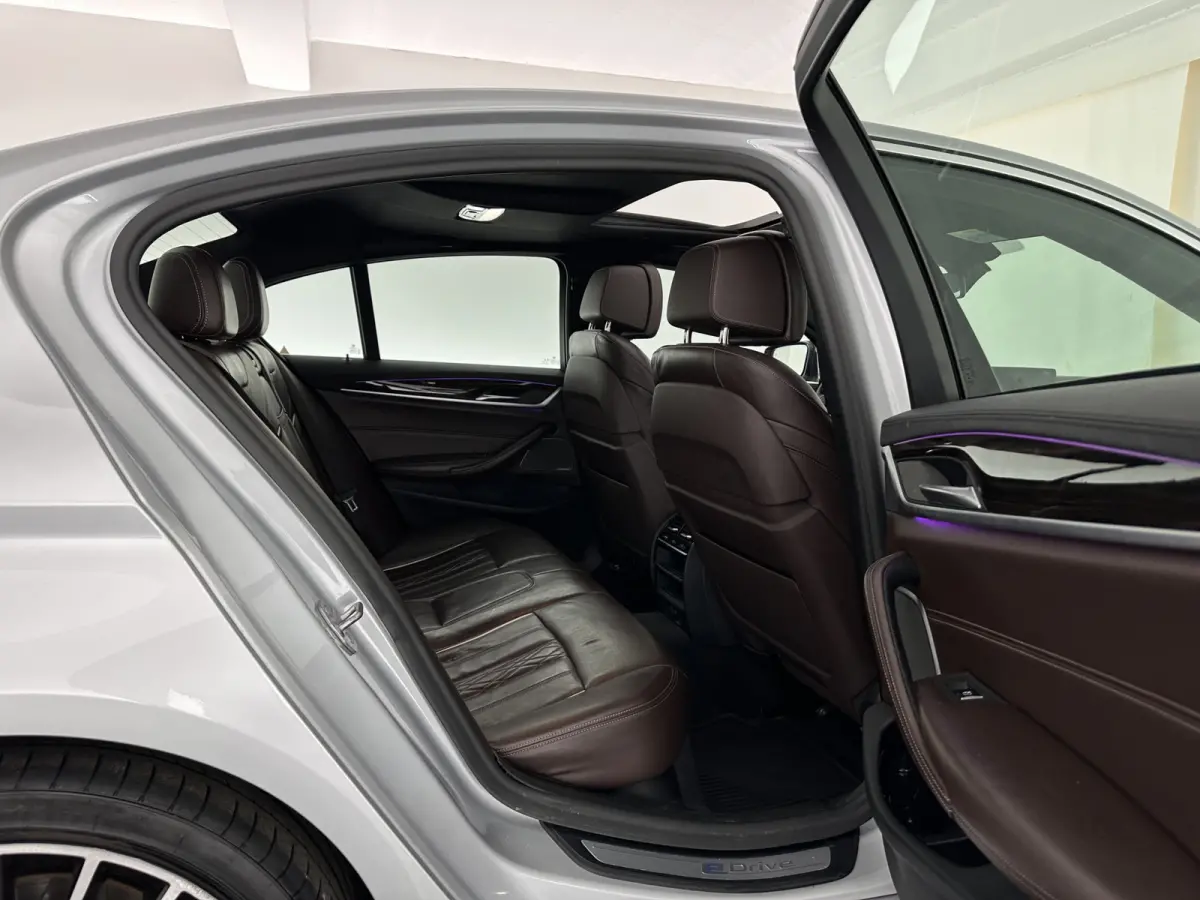 530e iPerformance High Executive (Plug-in) Aut.*PANO | LEATHER | FULL-LED | TOPVIEW | KEYLESS | HARMAN/KARDON | BLINDSPOT | MEMORY-PACK | HEATED-COMFORTSEATS | DIGI-COCKPIT | AMBIENTLIGHT | 