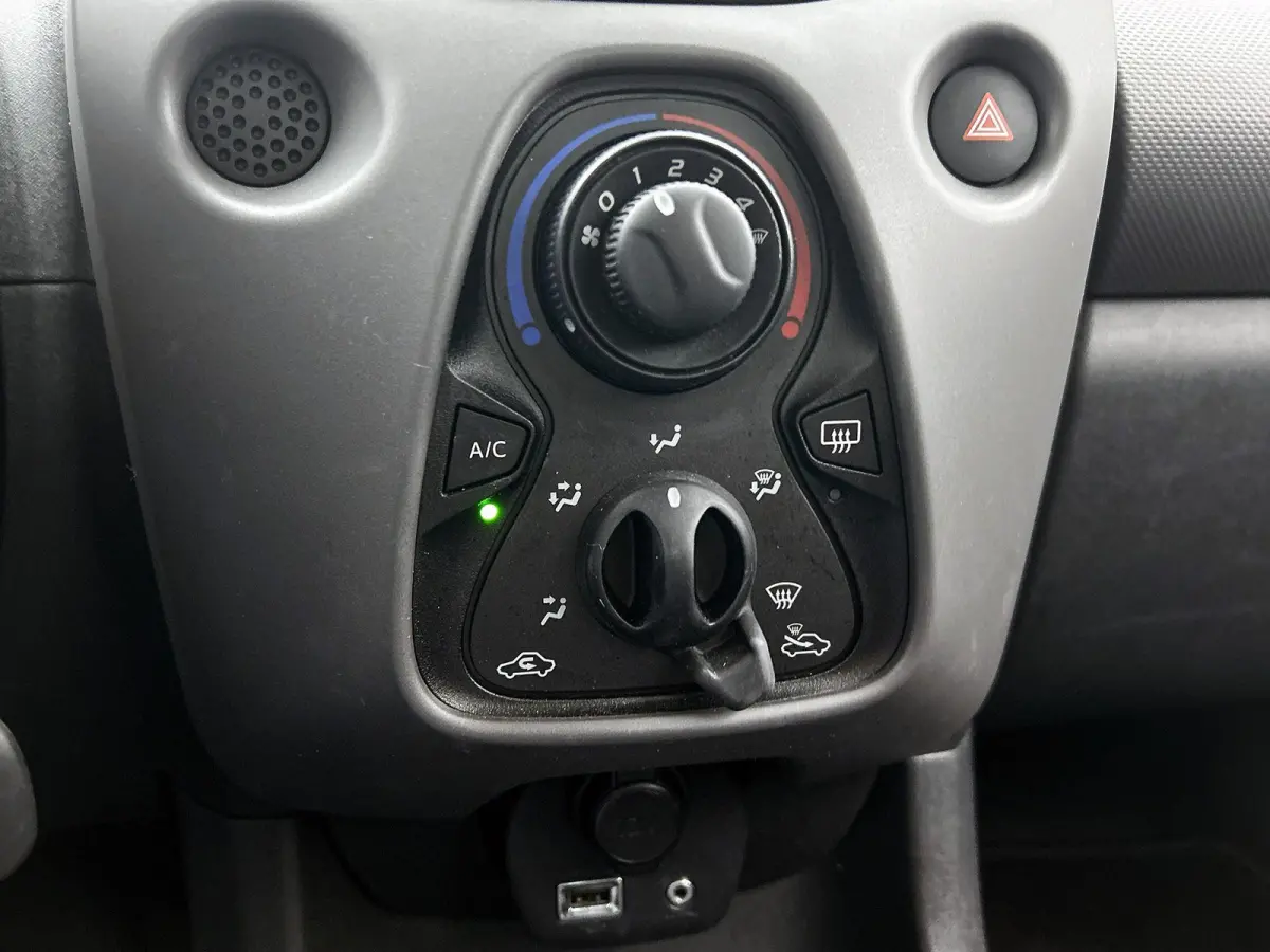 Active 1.0 e-VTi 72pk | Lage kilometerstand! | Airco | Elektrische ramen | Centrale portiervergrendeling | DAB+ radio | Bluetooth | Radio/MP3 speler met stuurbediening | Zuinig en voordelig 