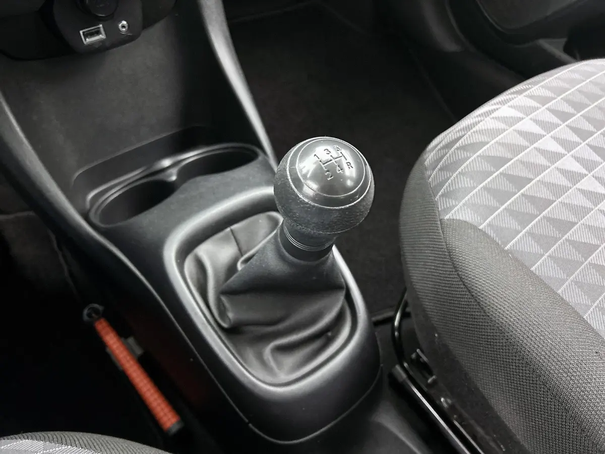 Active 1.0 e-VTi 72pk | Lage kilometerstand! | Airco | Elektrische ramen | Centrale portiervergrendeling | DAB+ radio | Bluetooth | Radio/MP3 speler met stuurbediening | Zuinig en voordelig 
