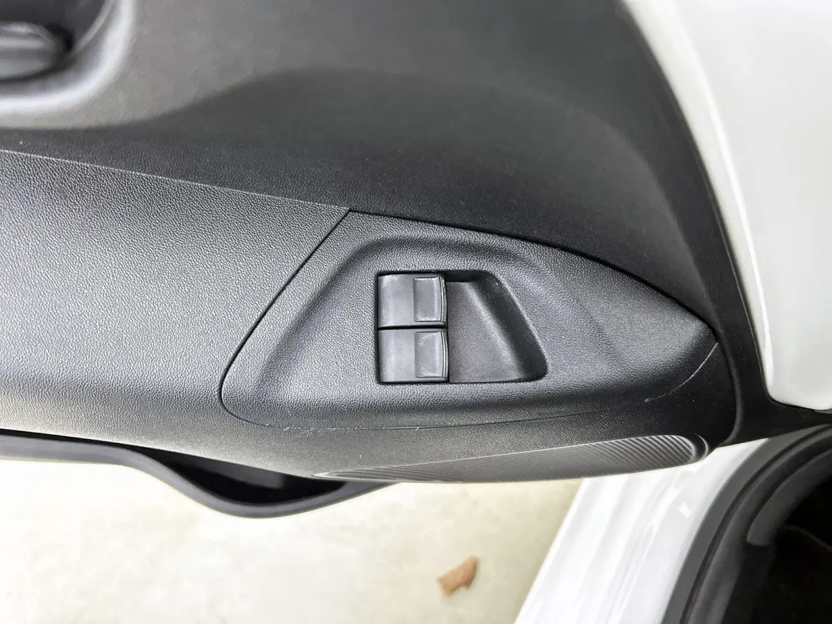 Active 1.0 e-VTi 72pk | Lage kilometerstand! | Airco | Elektrische ramen | Centrale portiervergrendeling | DAB+ radio | Bluetooth | Radio/MP3 speler met stuurbediening | Zuinig en voordelig 