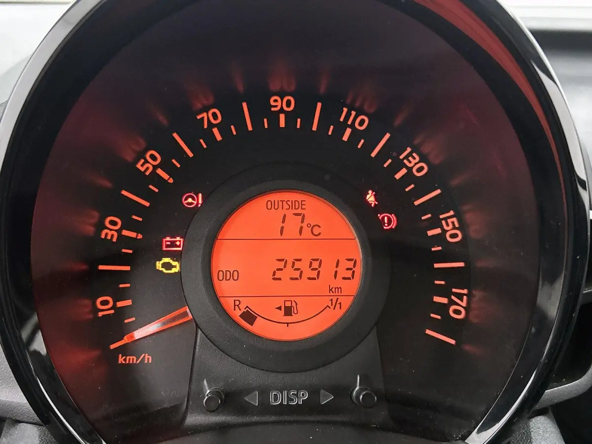 Active 1.0 e-VTi 72pk | Lage kilometerstand! | Airco | Elektrische ramen | Centrale portiervergrendeling | DAB+ radio | Bluetooth | Radio/MP3 speler met stuurbediening | Zuinig en voordelig 