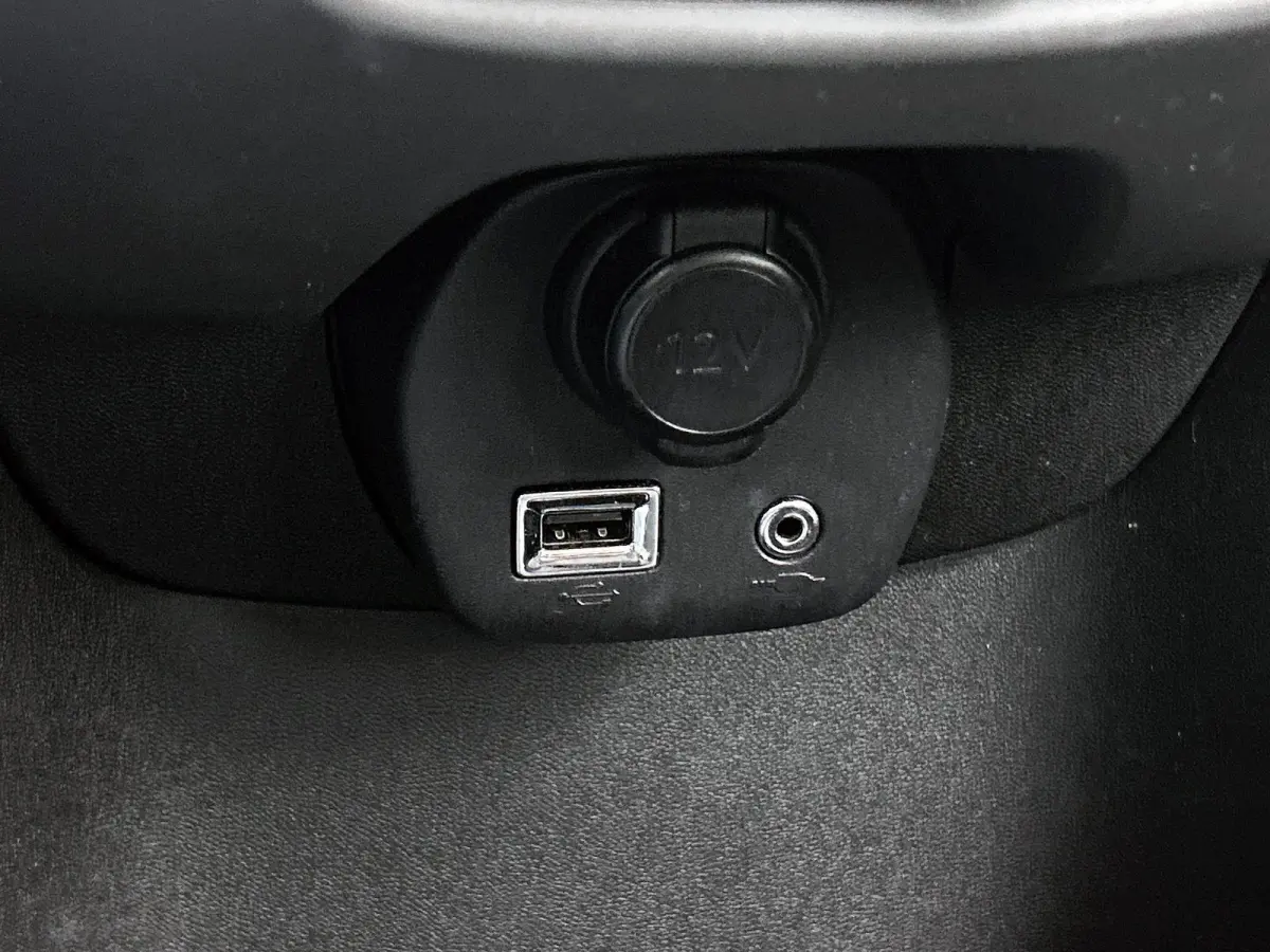 Active 1.0 e-VTi 72pk | Lage kilometerstand! | Airco | Elektrische ramen | Centrale portiervergrendeling | DAB+ radio | Bluetooth | Radio/MP3 speler met stuurbediening | Zuinig en voordelig 