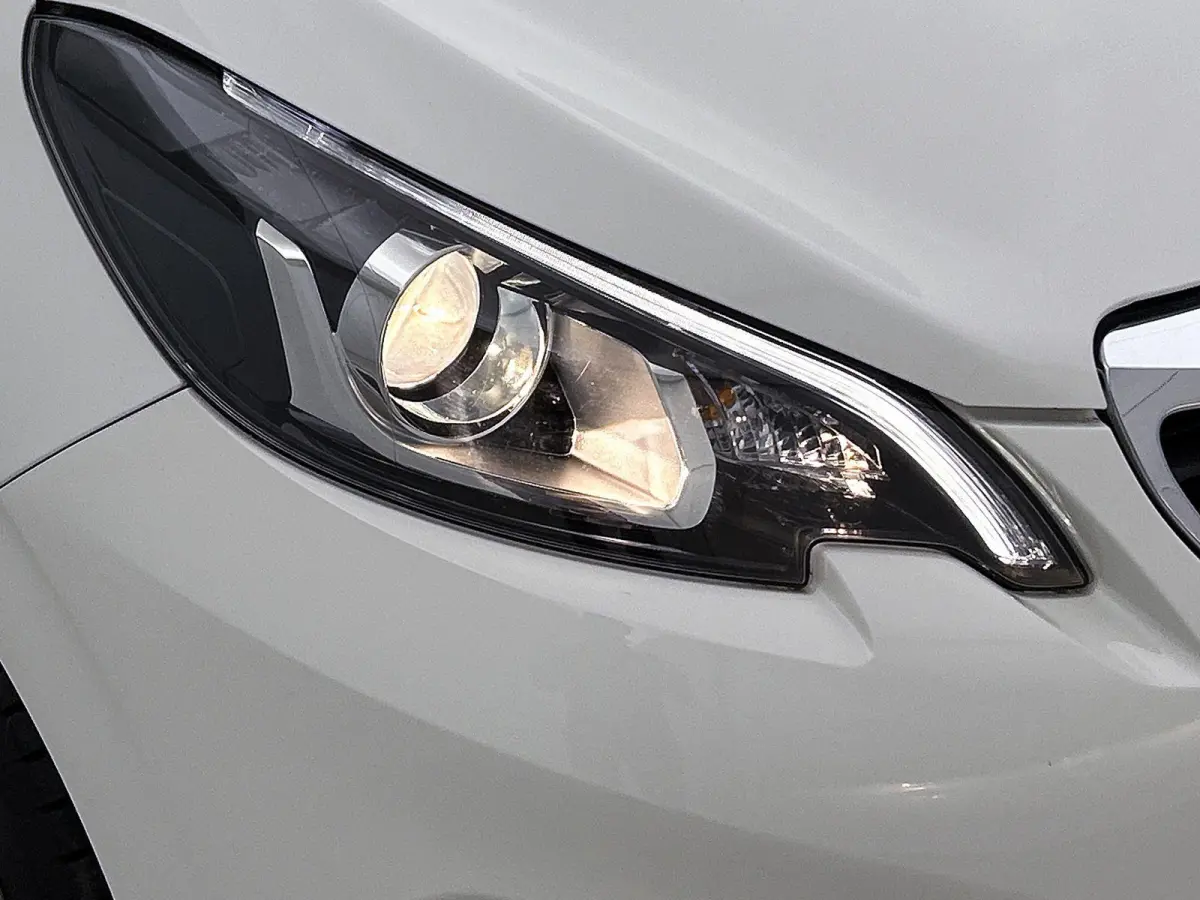 Active 1.0 e-VTi 72pk | Lage kilometerstand! | Airco | Elektrische ramen | Centrale portiervergrendeling | DAB+ radio | Bluetooth | Radio/MP3 speler met stuurbediening | Zuinig en voordelig 
