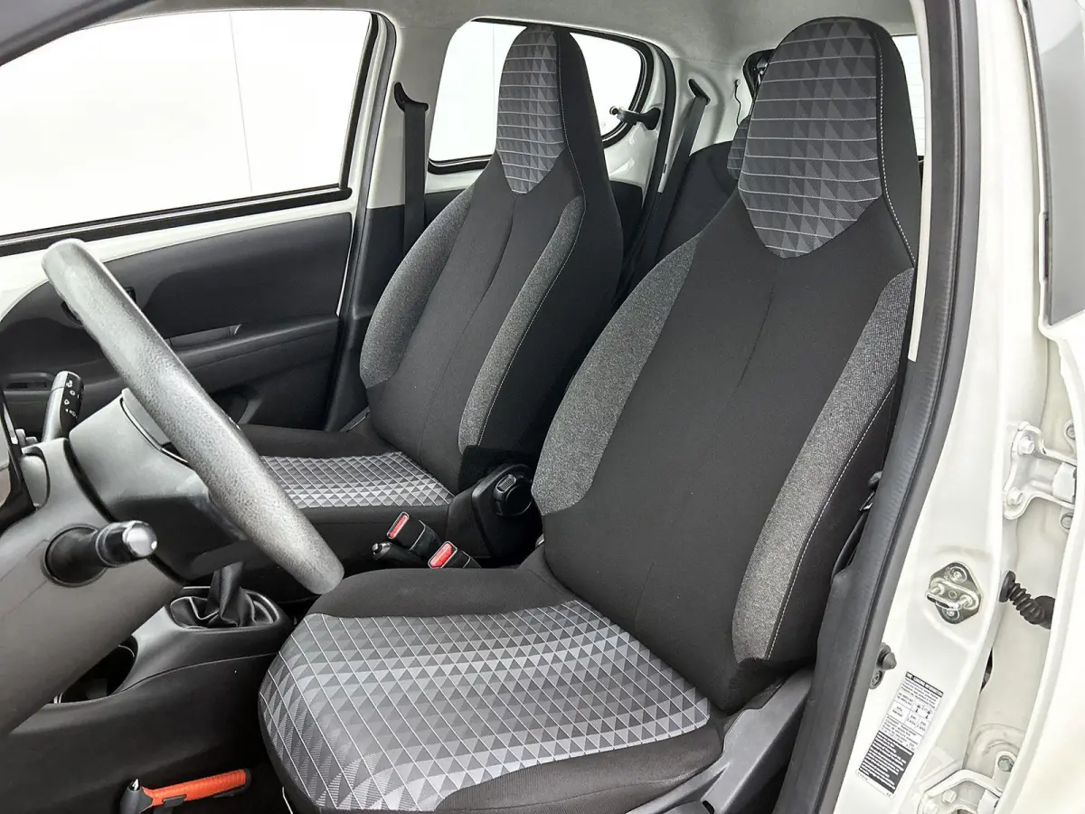 Active 1.0 e-VTi 72pk | Lage kilometerstand! | Airco | Elektrische ramen | Centrale portiervergrendeling | DAB+ radio | Bluetooth | Radio/MP3 speler met stuurbediening | Zuinig en voordelig 