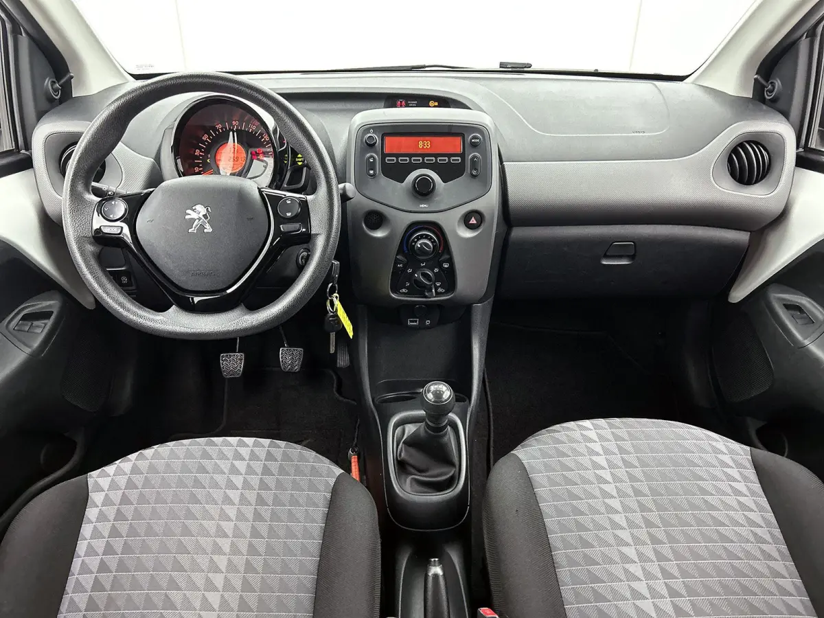 Active 1.0 e-VTi 72pk | Lage kilometerstand! | Airco | Elektrische ramen | Centrale portiervergrendeling | DAB+ radio | Bluetooth | Radio/MP3 speler met stuurbediening | Zuinig en voordelig 