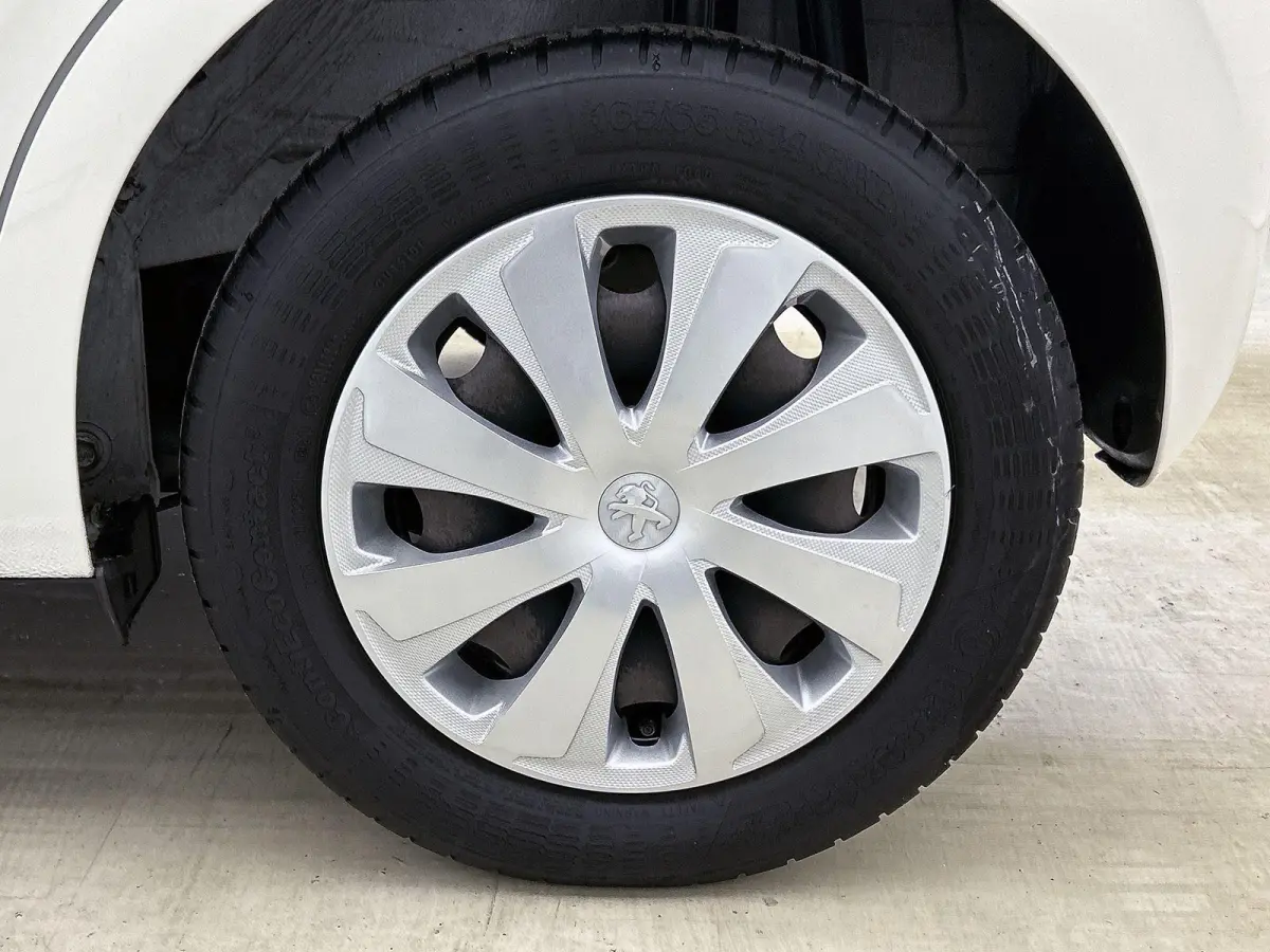 Active 1.0 e-VTi 72pk | Lage kilometerstand! | Airco | Elektrische ramen | Centrale portiervergrendeling | DAB+ radio | Bluetooth | Radio/MP3 speler met stuurbediening | Zuinig en voordelig 