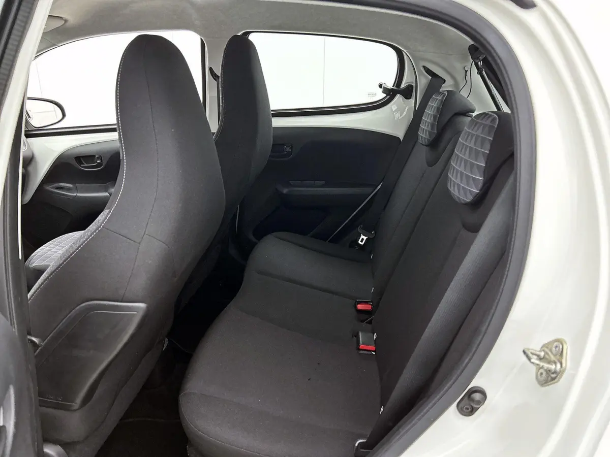 Active 1.0 e-VTi 72pk | Lage kilometerstand! | Airco | Elektrische ramen | Centrale portiervergrendeling | DAB+ radio | Bluetooth | Radio/MP3 speler met stuurbediening | Zuinig en voordelig 
