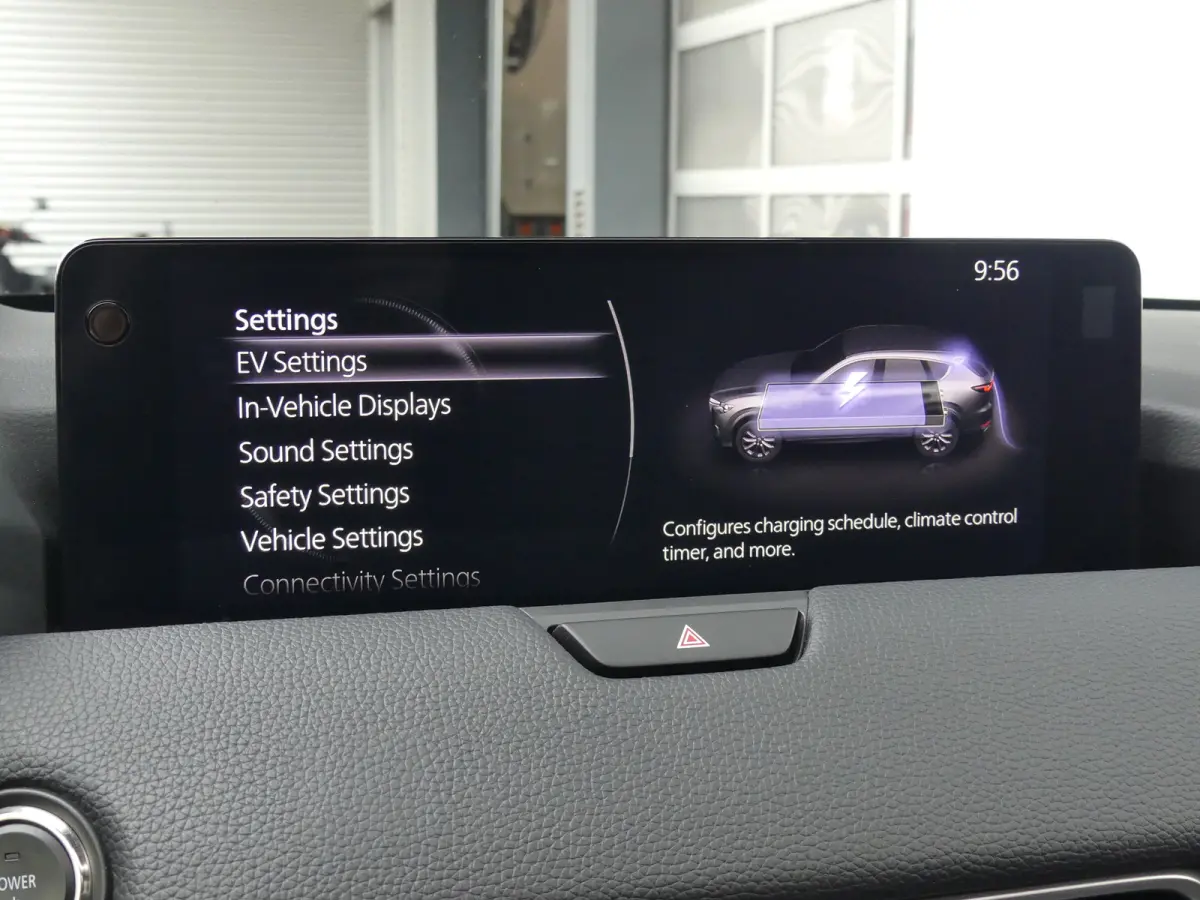 2.5 e-SkyActiv PHEV Homura | PANORAMADAK | ADAPTIVE CRUISE | CAMERA V+A | 360 CAMERA | STUUR+STOELVERWARMING | STOELVENTILATIE | PARKEERSENSOREN V+A | ELEKTRISCHE ACHTERKLEP | HEAD-UP | NAVI